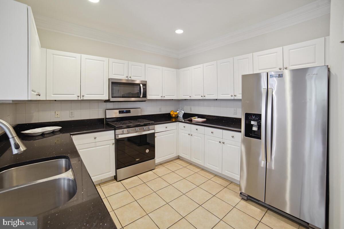 THE COLONNADE AT KENTLANDS - Residential