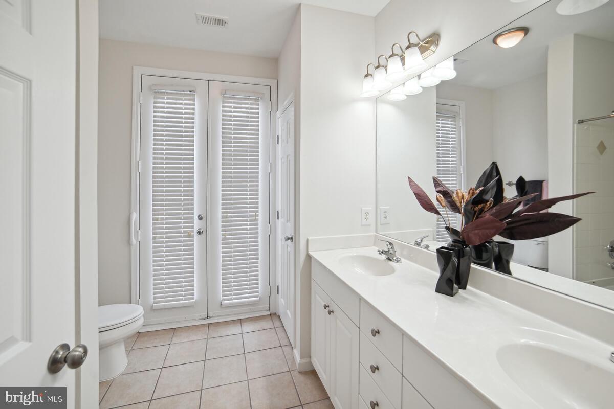 THE COLONNADE AT KENTLANDS - Residential