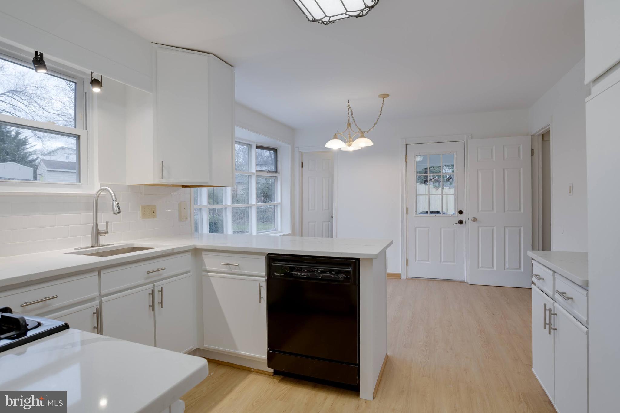 WEST SPRINGFIELD VILLAGE - Residential Lease