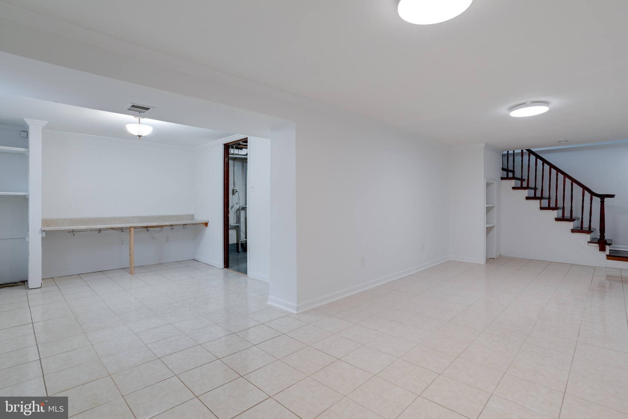 WEST SPRINGFIELD VILLAGE - Residential Lease