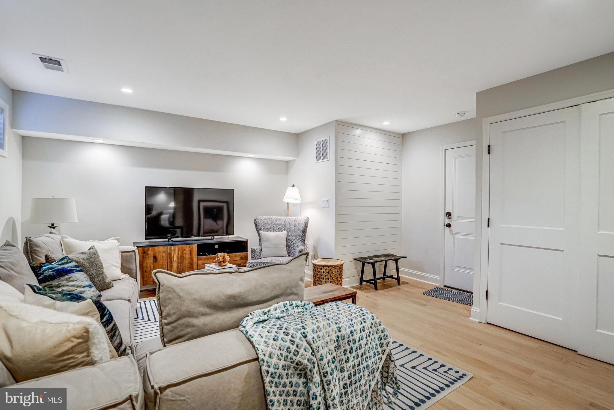 PALISADES PARK - Residential