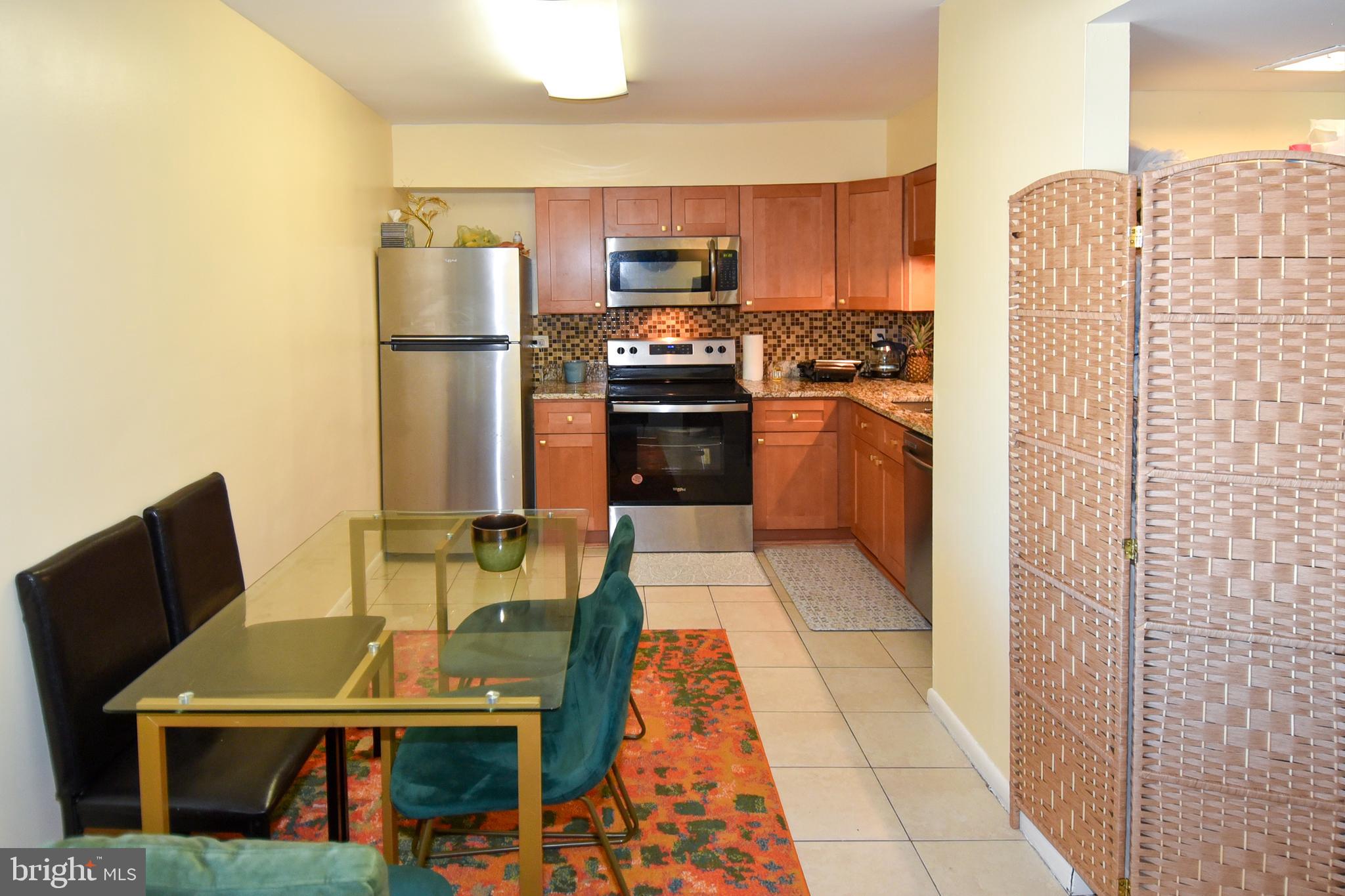 HUNTING RIDGE CONDOMINIUM - Residential Lease