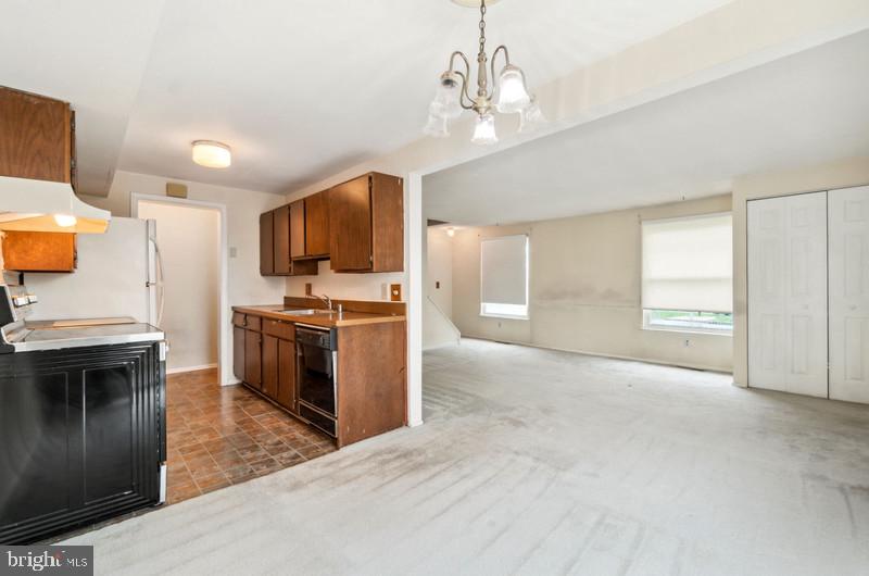 BROOKSHIRE/CRYSTAL RIDGE - Residential