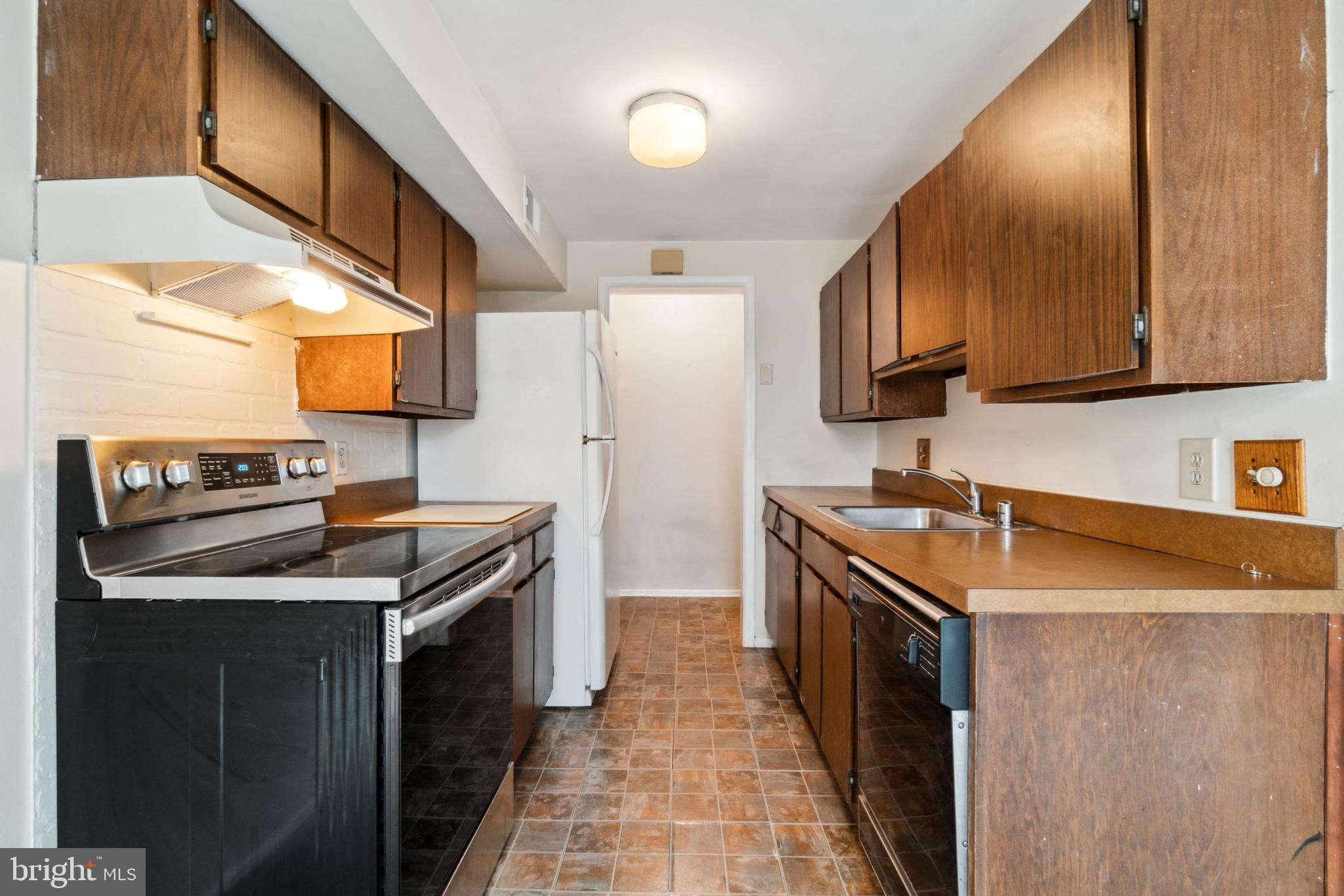 BROOKSHIRE/CRYSTAL RIDGE - Residential