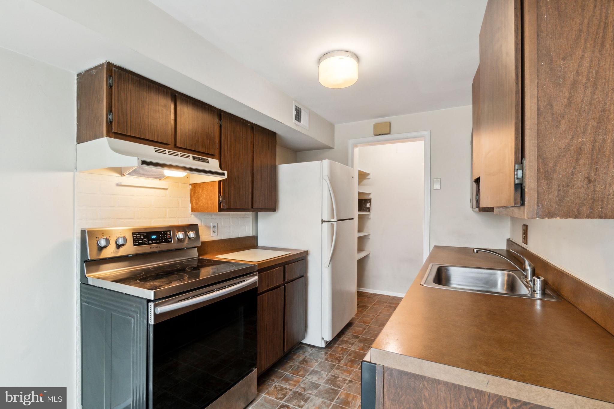 BROOKSHIRE/CRYSTAL RIDGE - Residential