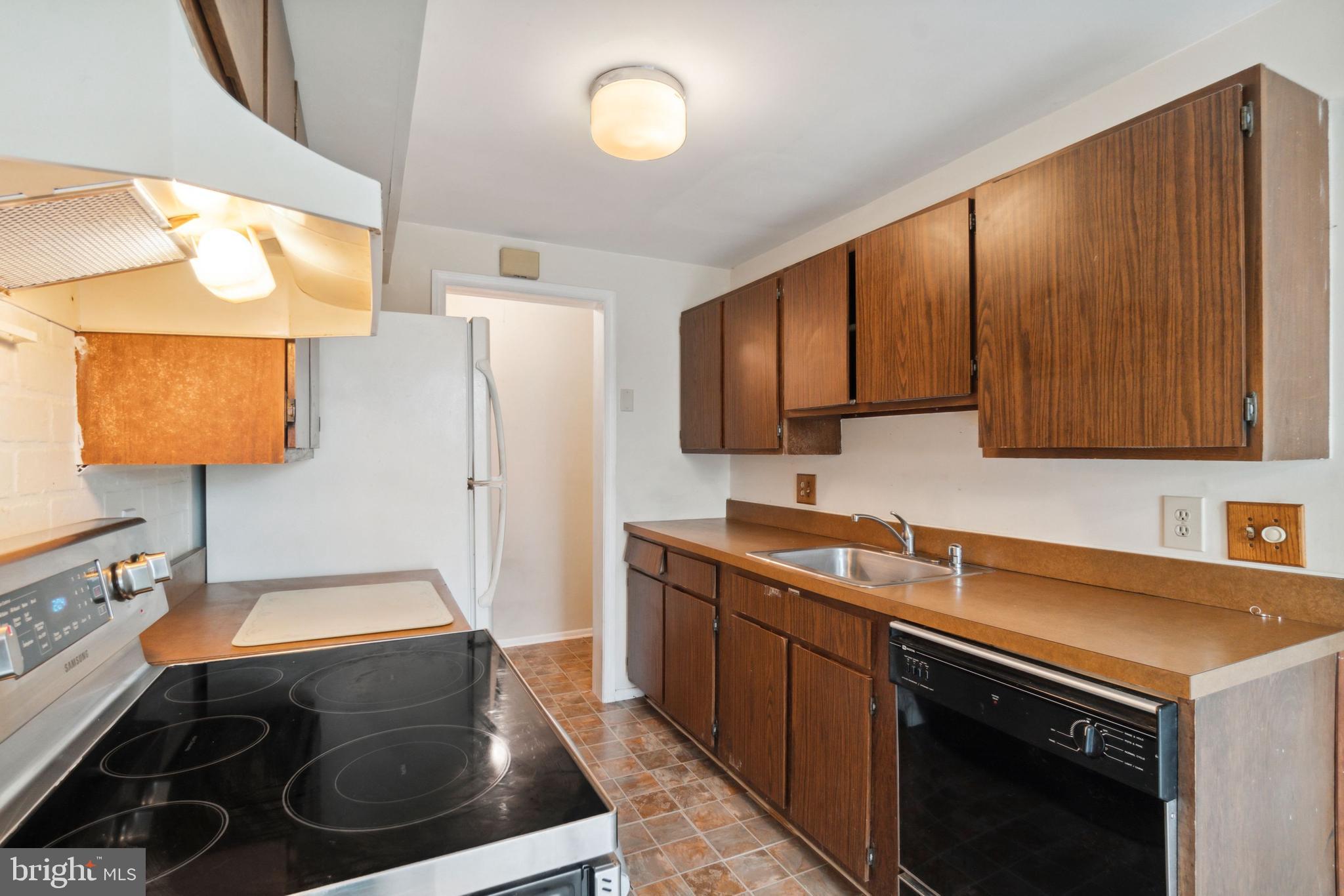 BROOKSHIRE/CRYSTAL RIDGE - Residential