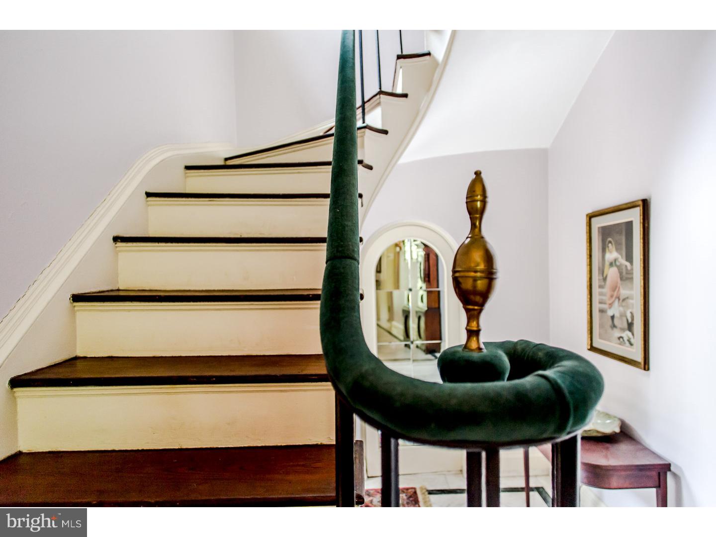 CHESTNUT HILL - Residential