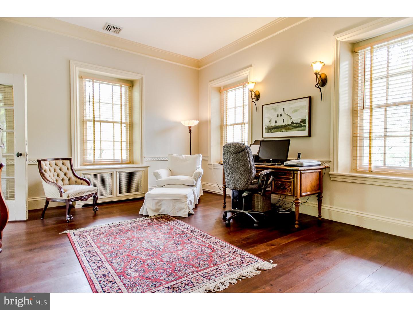 CHESTNUT HILL - Residential