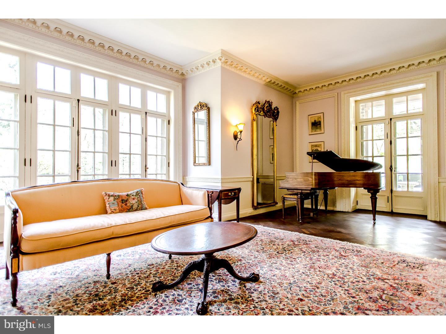 CHESTNUT HILL - Residential