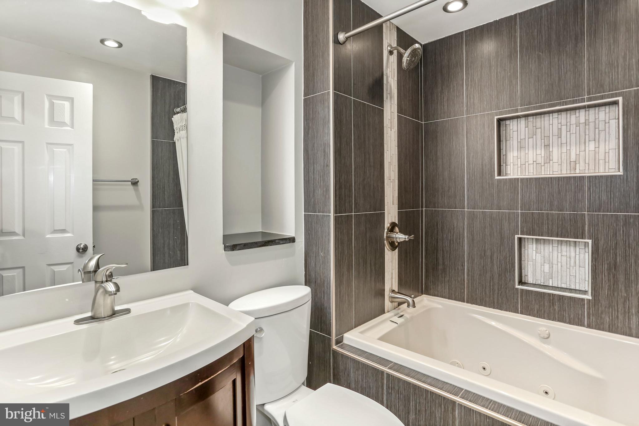 WASHINGTON SQUARE - Residential