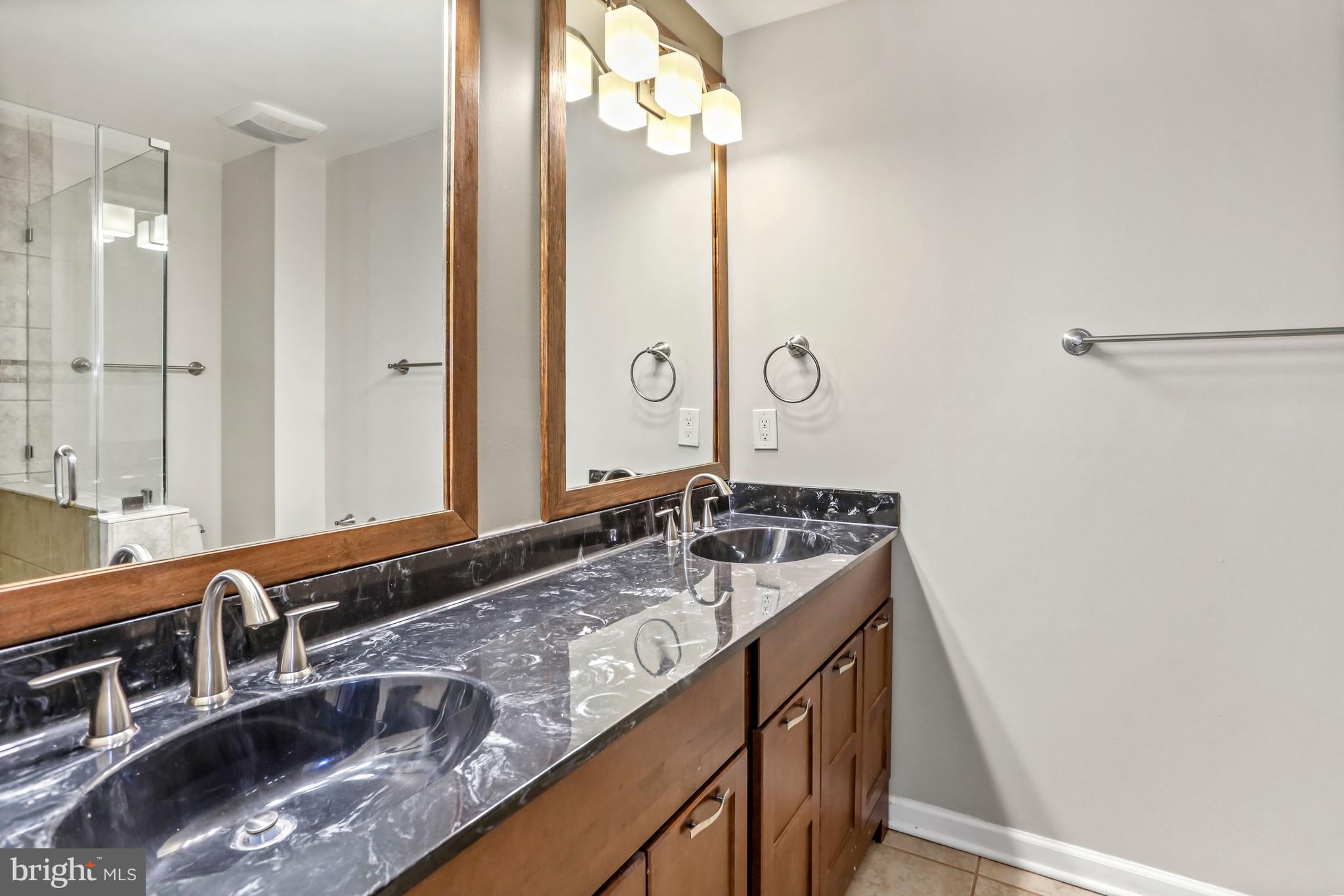 WASHINGTON SQUARE - Residential