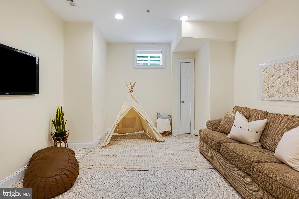 GLENBROOK VILLAGE - Residential