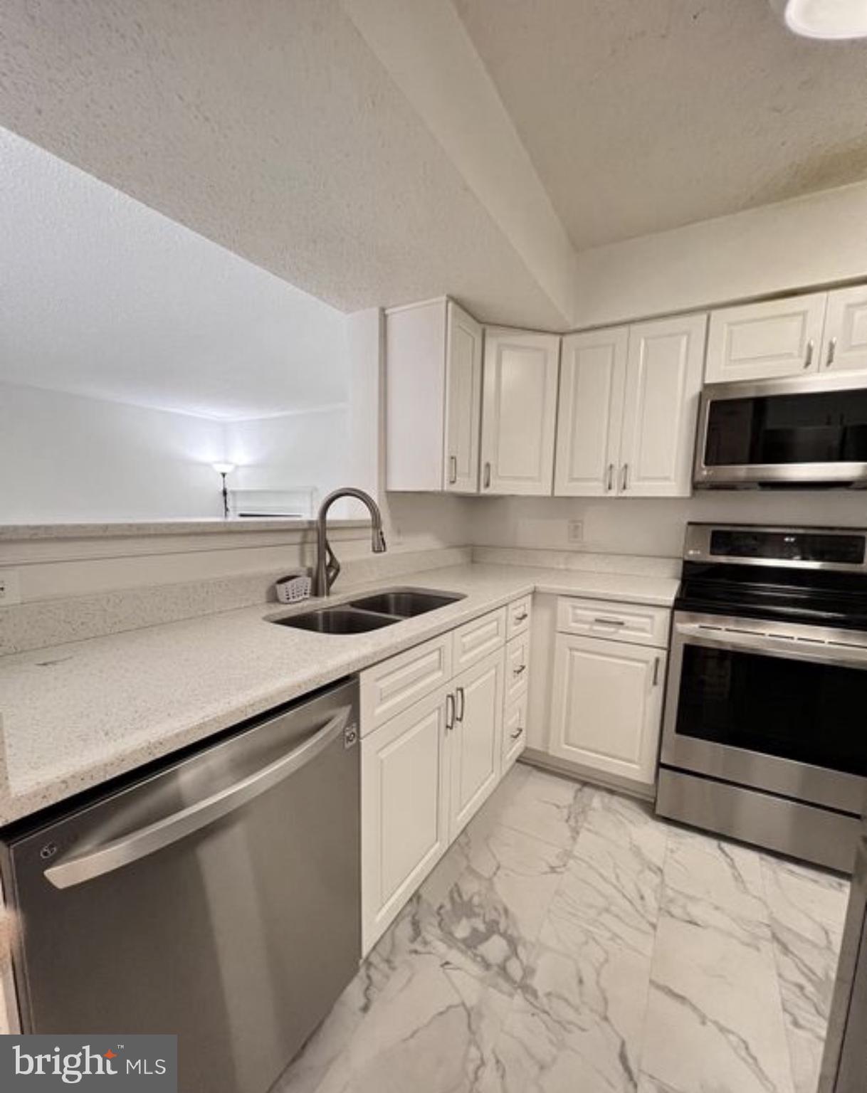 1541 LINCOLN WAY 204