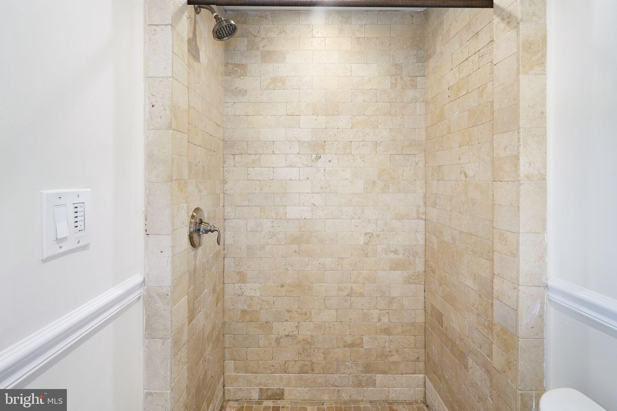 ART MUSEUM AREA - Residential Lease