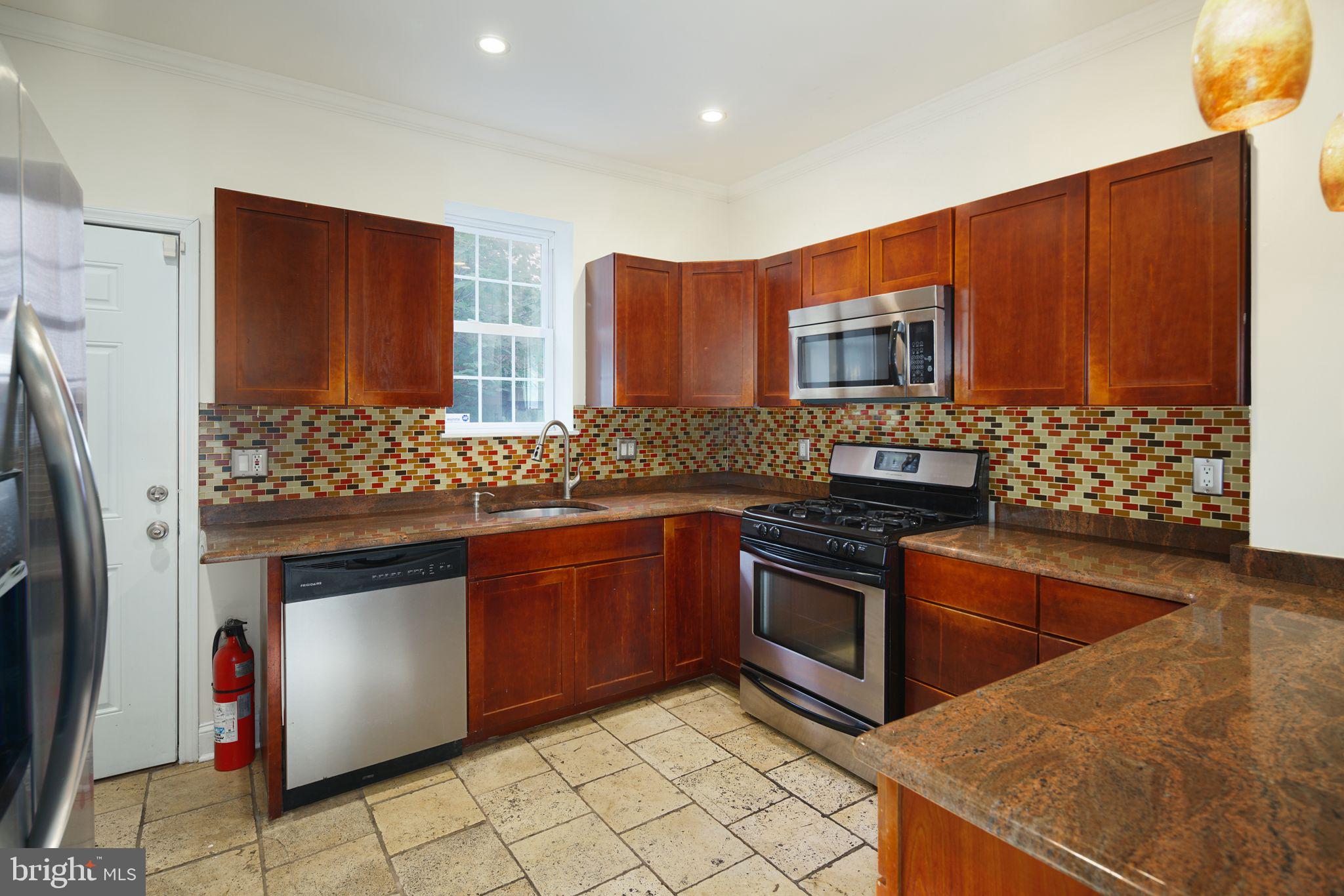 ART MUSEUM AREA - Residential Lease