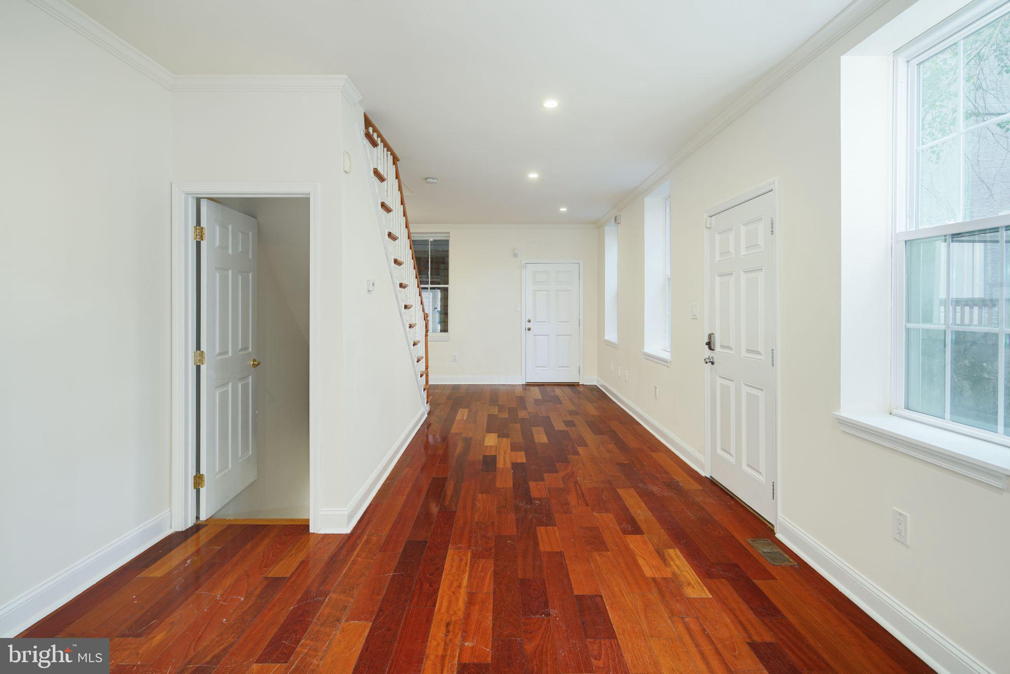 ART MUSEUM AREA - Residential Lease