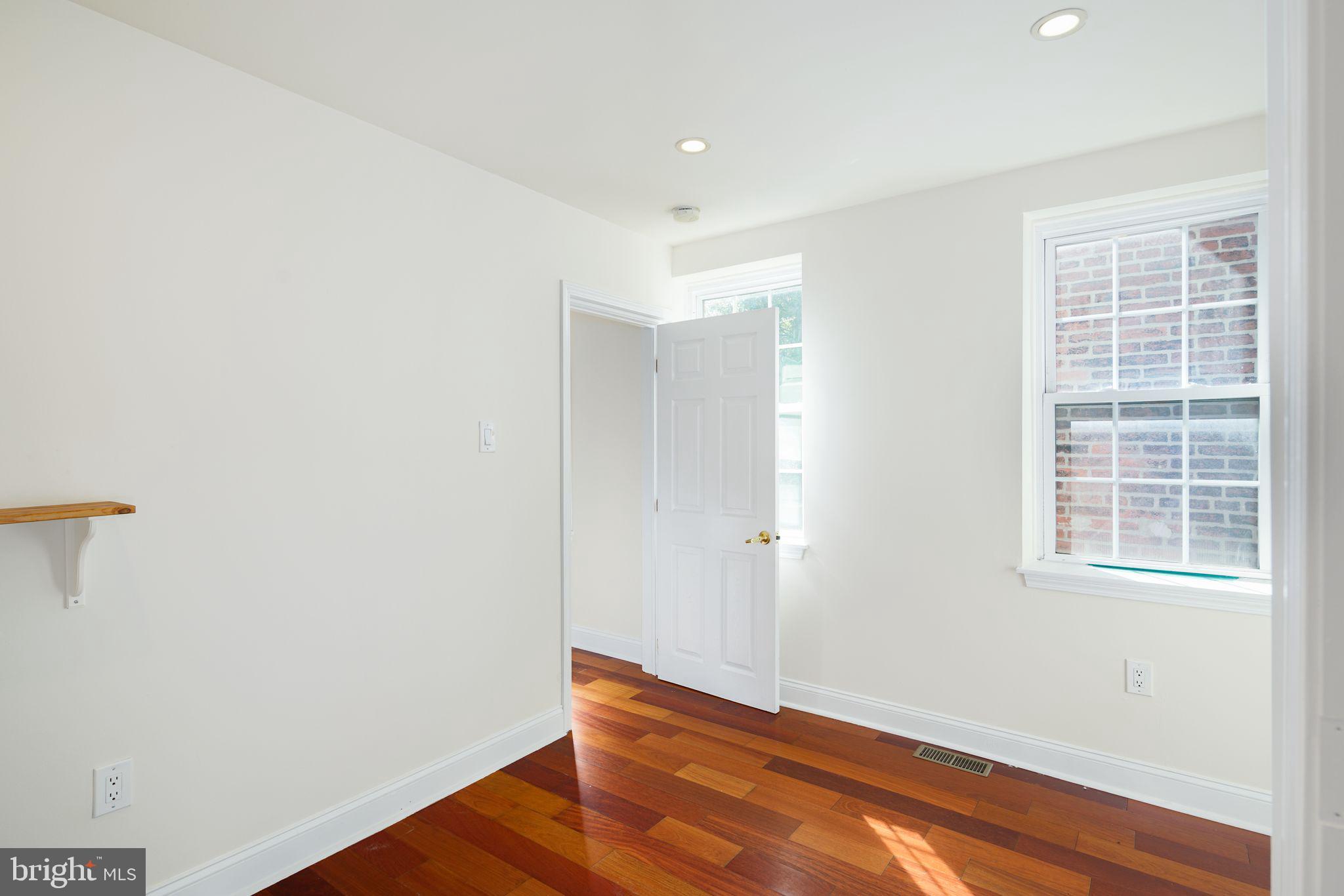 ART MUSEUM AREA - Residential Lease