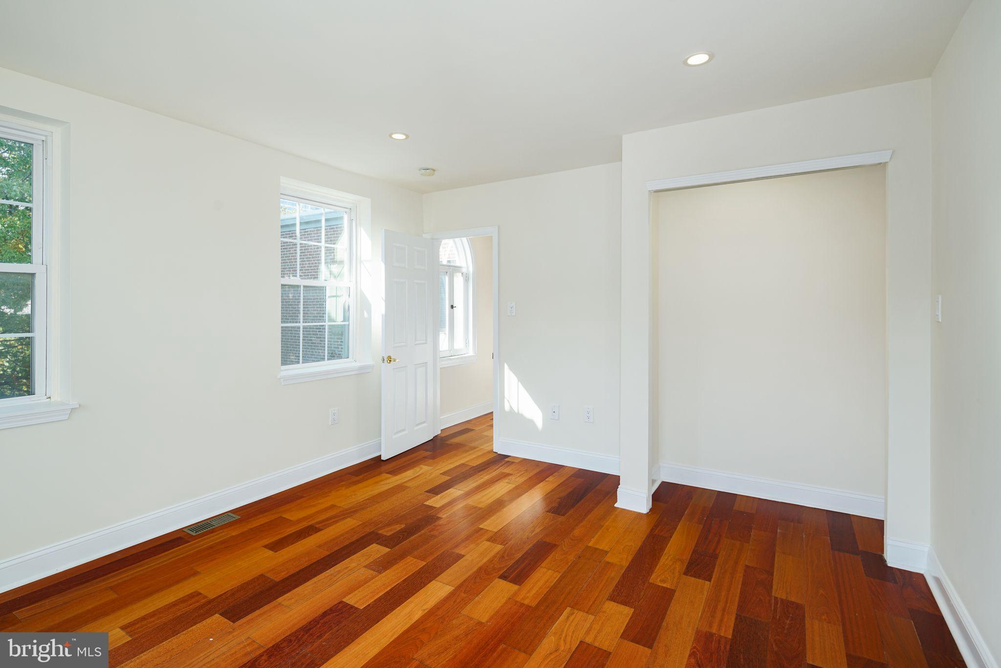 ART MUSEUM AREA - Residential Lease