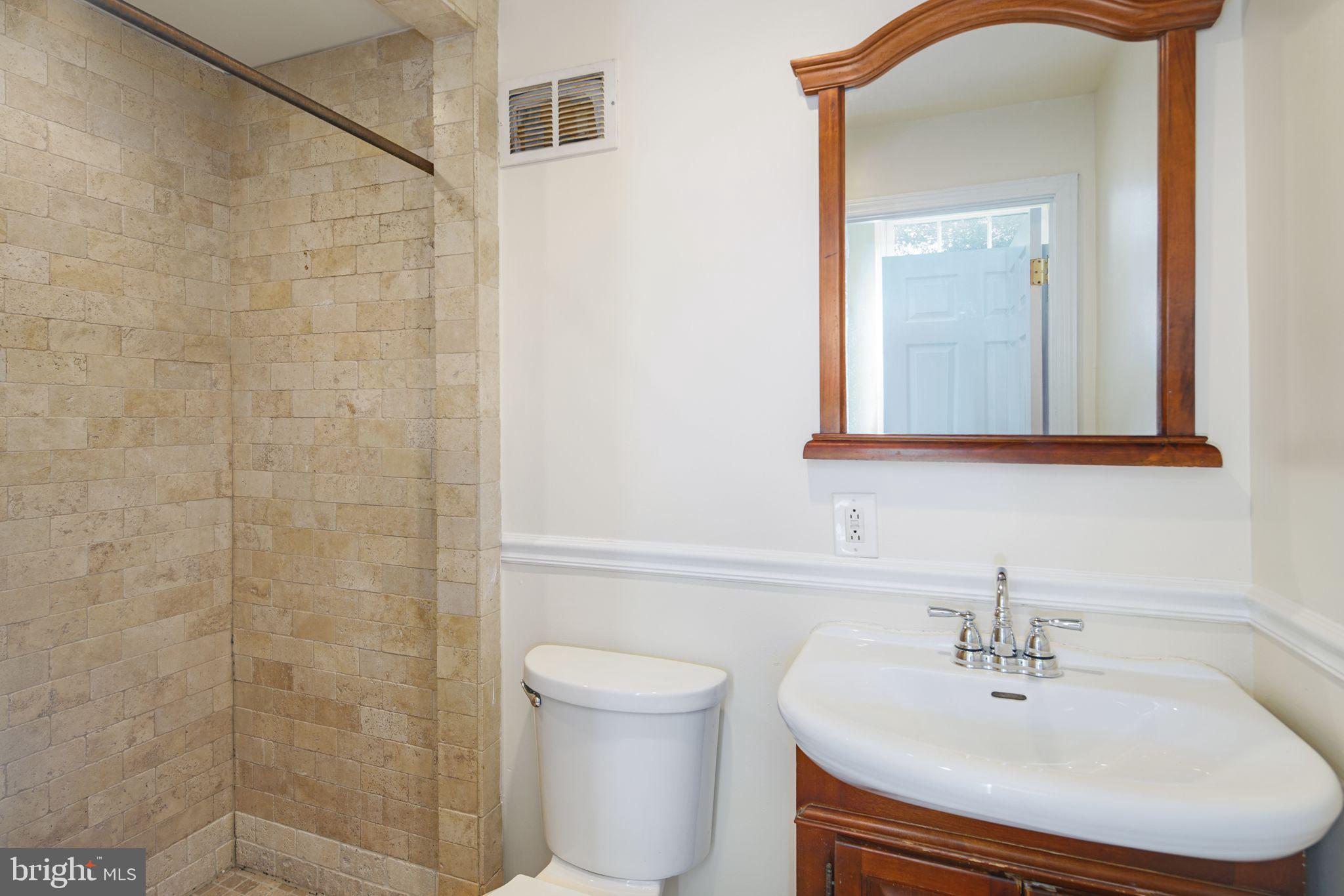 ART MUSEUM AREA - Residential Lease