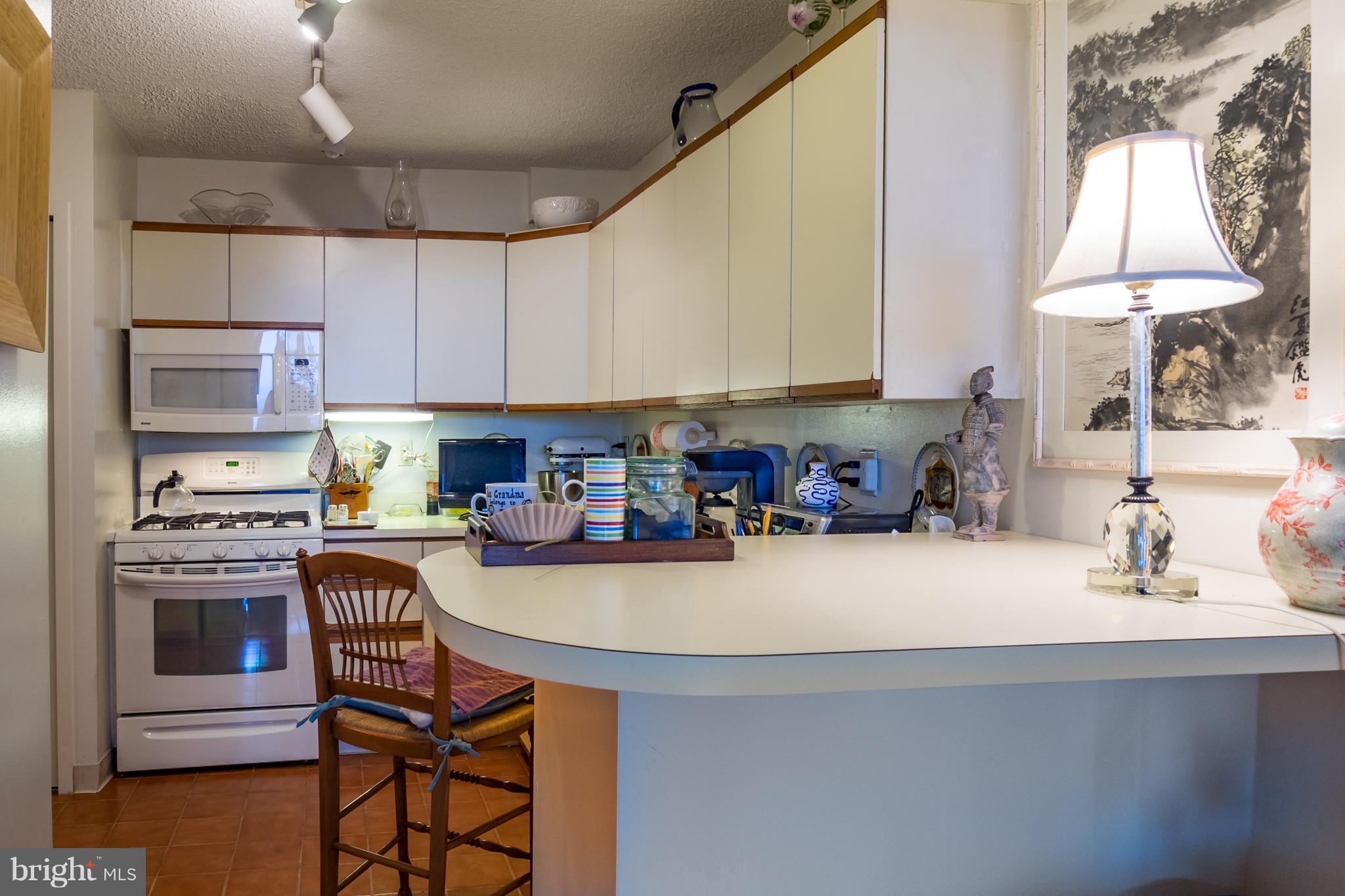 PROMENADE TOWERS - Residential Lease