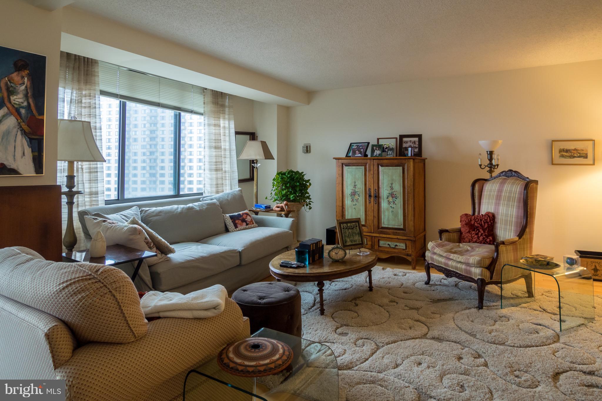 PROMENADE TOWERS - Residential Lease