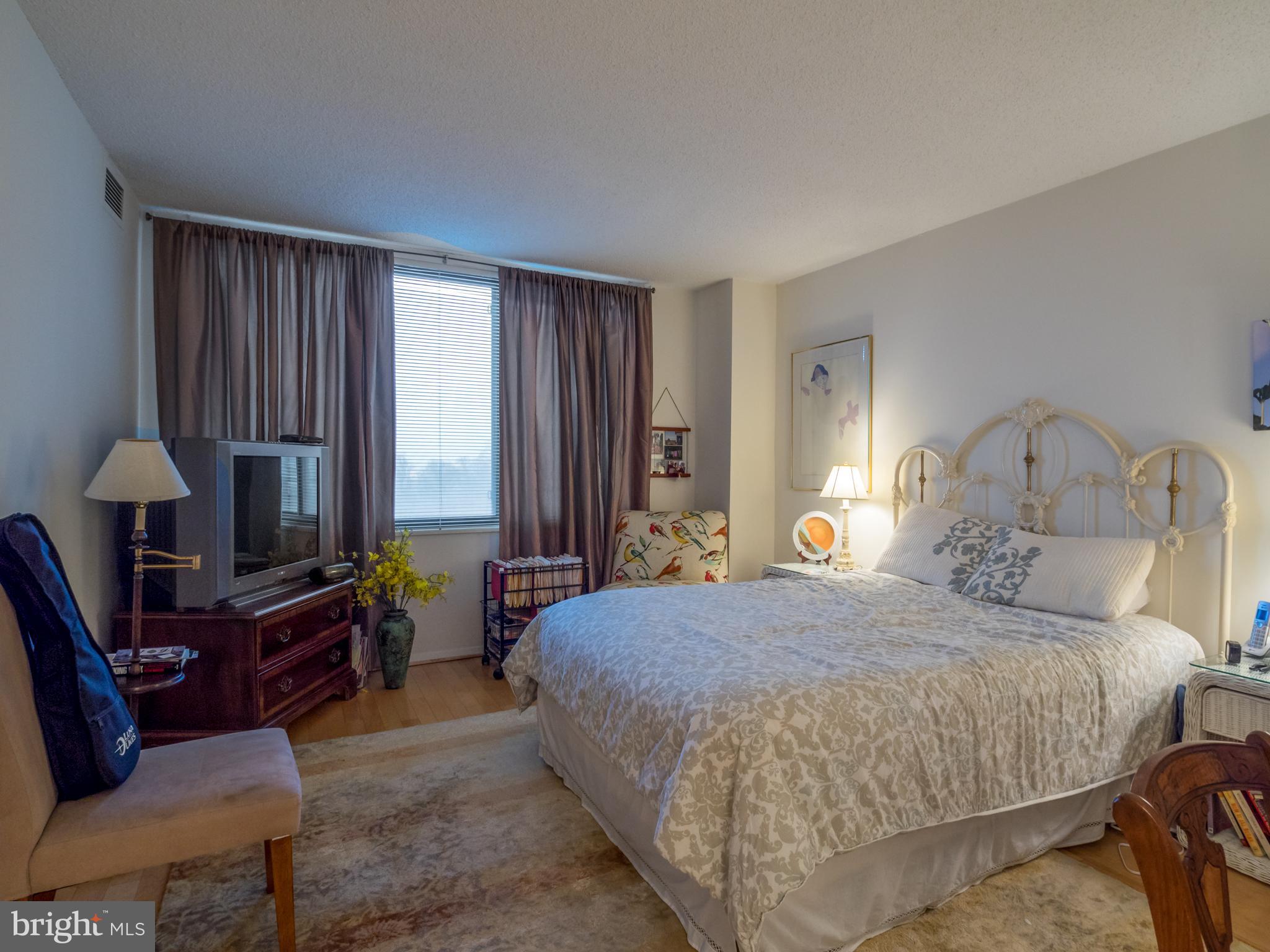 PROMENADE TOWERS - Residential Lease