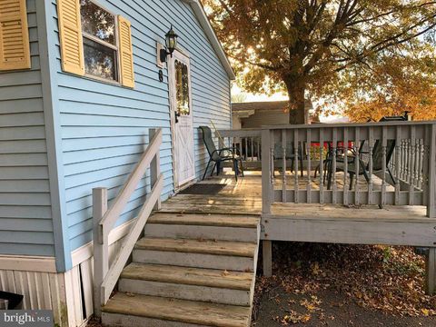 8 MIDLAND DRIVE MILLERSBURG PA 17061