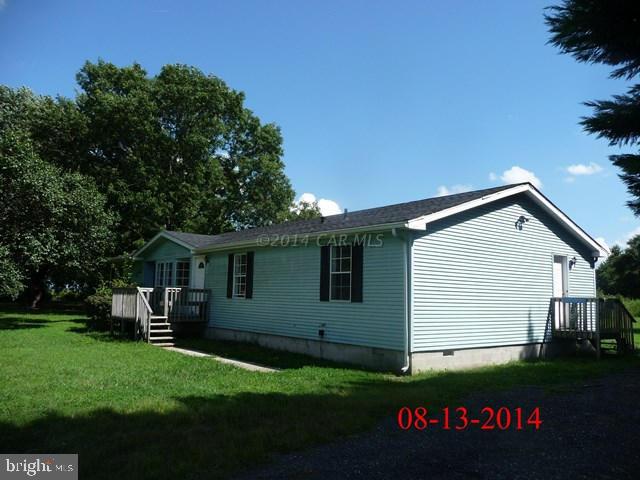 Affordable living between Ocean City and Salisbury! 3 bedroom, 2 bath home on over an acre. Home has town water and sewer and a newer roof.