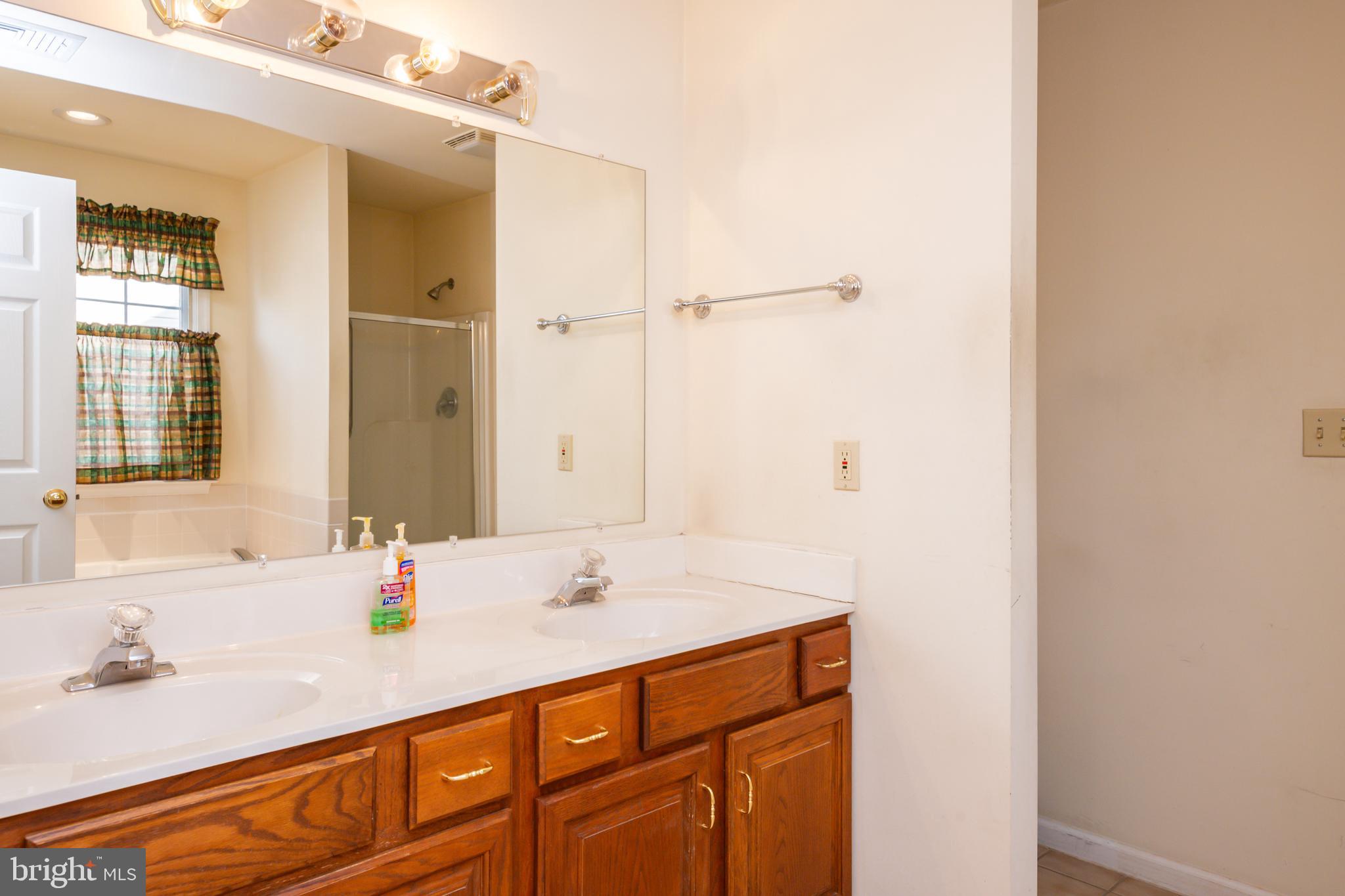 NORTHRIDGE - Residential