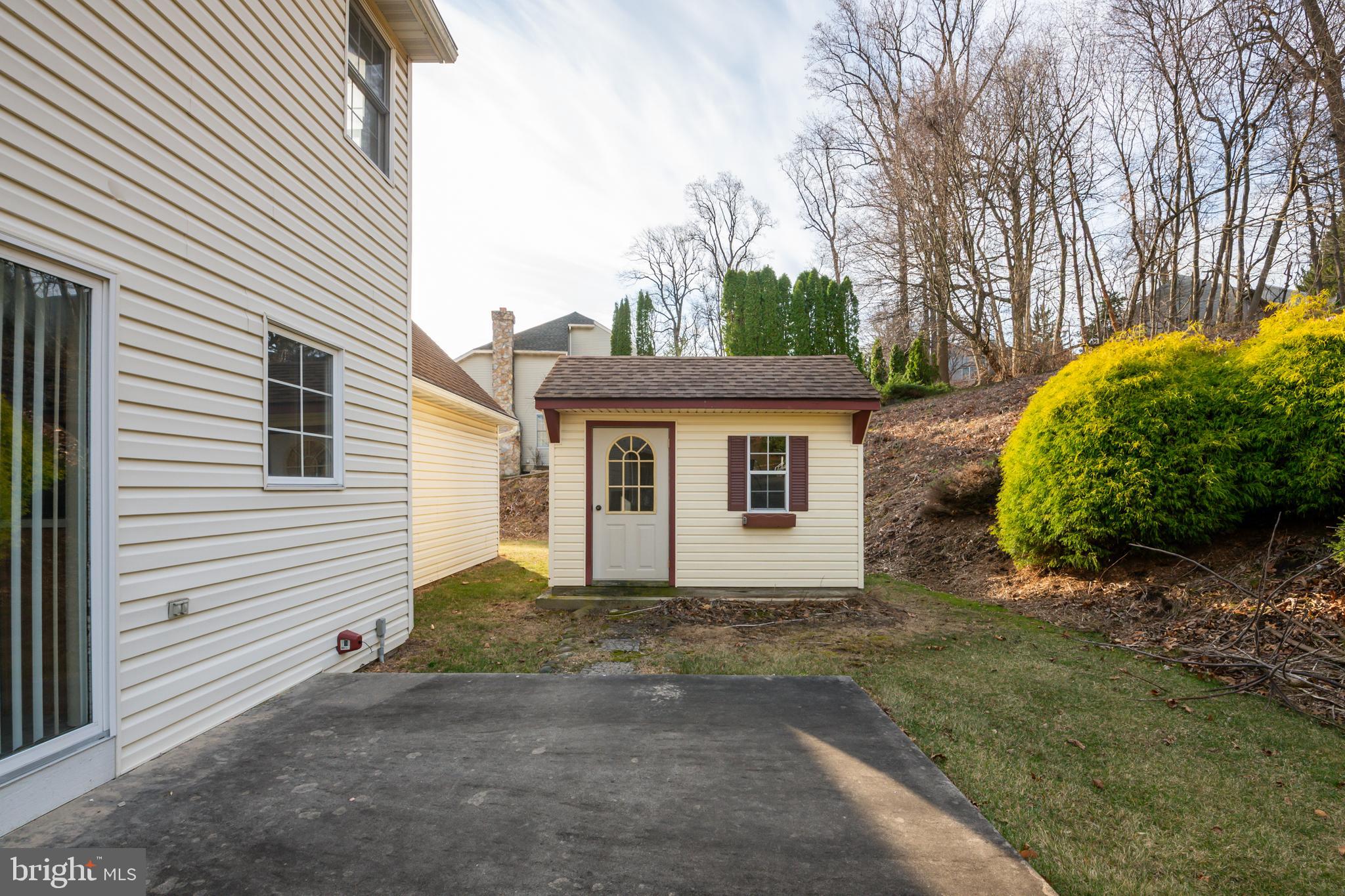 NORTHRIDGE - Residential