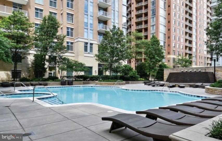 MIDTOWN AT RESTON TOWN CENTER - Residential
