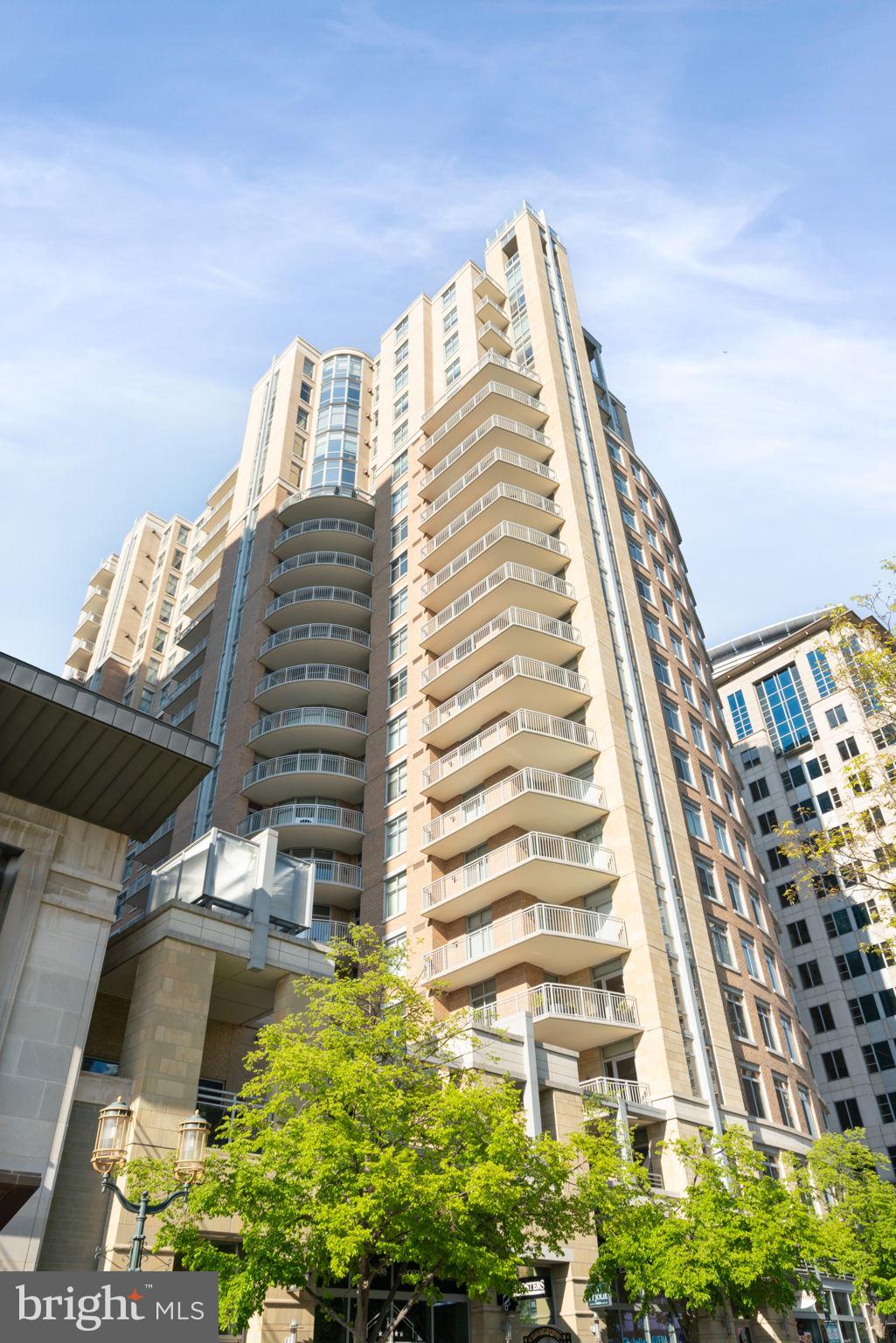 MIDTOWN AT RESTON TOWN CENTER - Residential