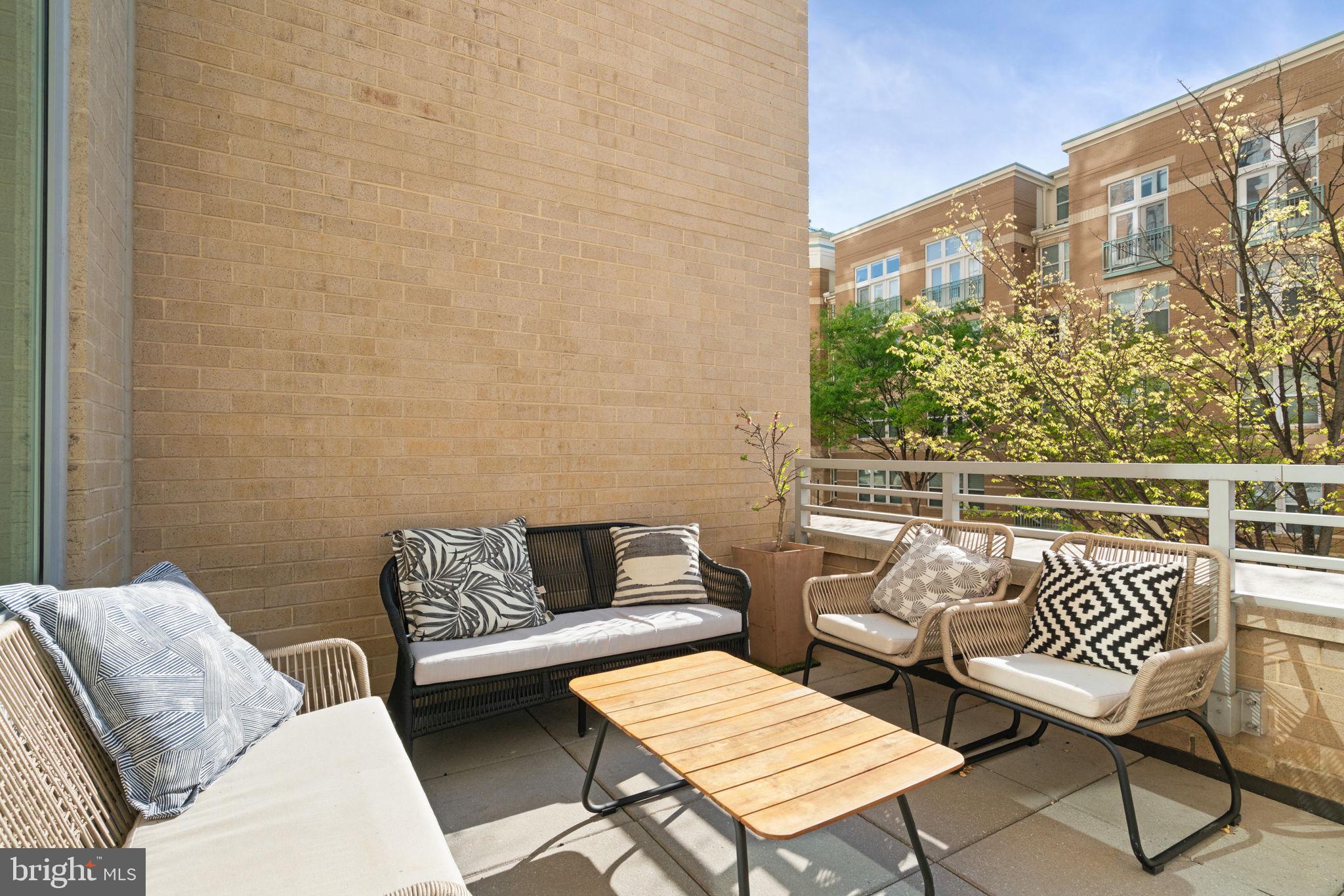 MIDTOWN AT RESTON TOWN CENTER - Residential
