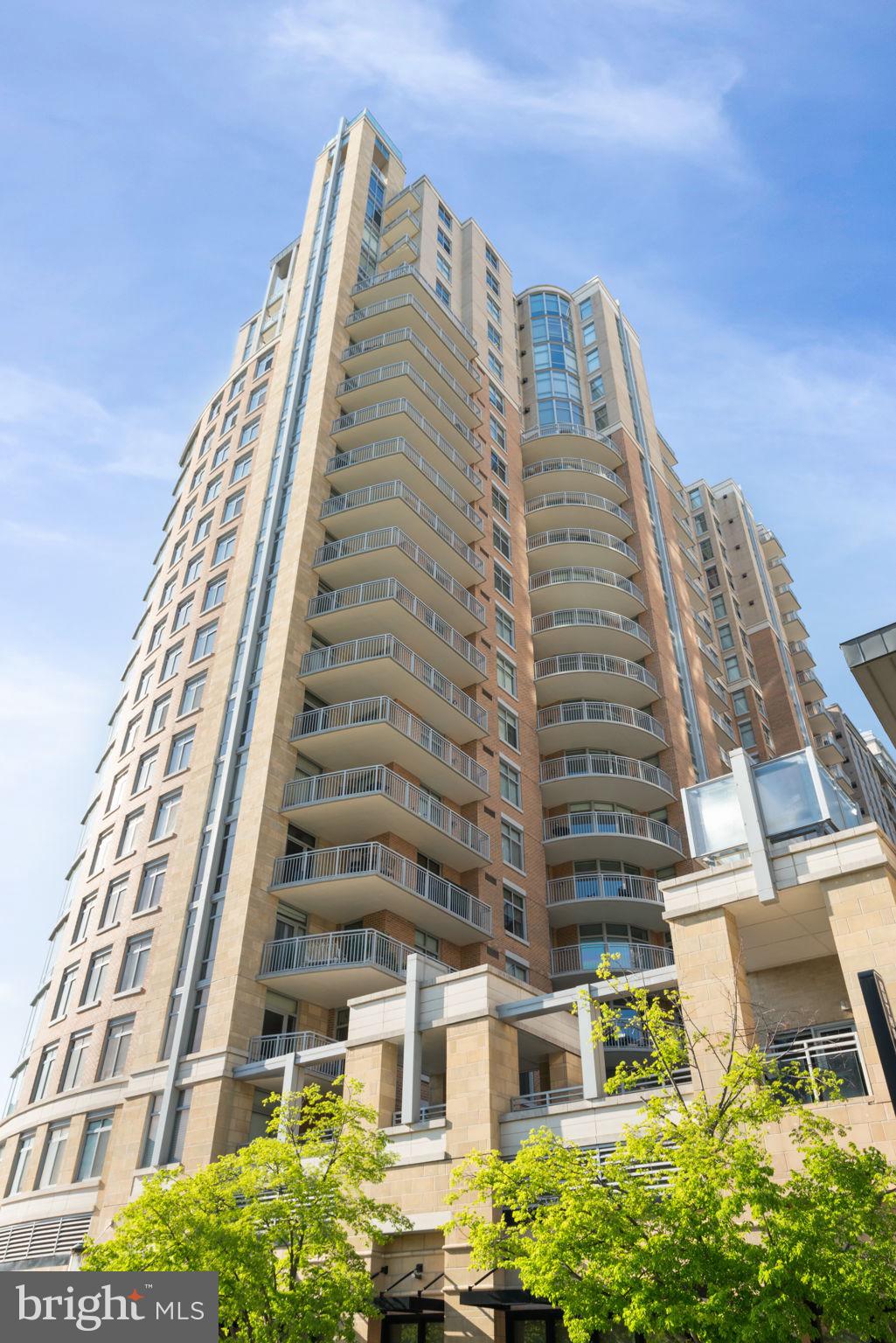 MIDTOWN AT RESTON TOWN CENTER - Residential