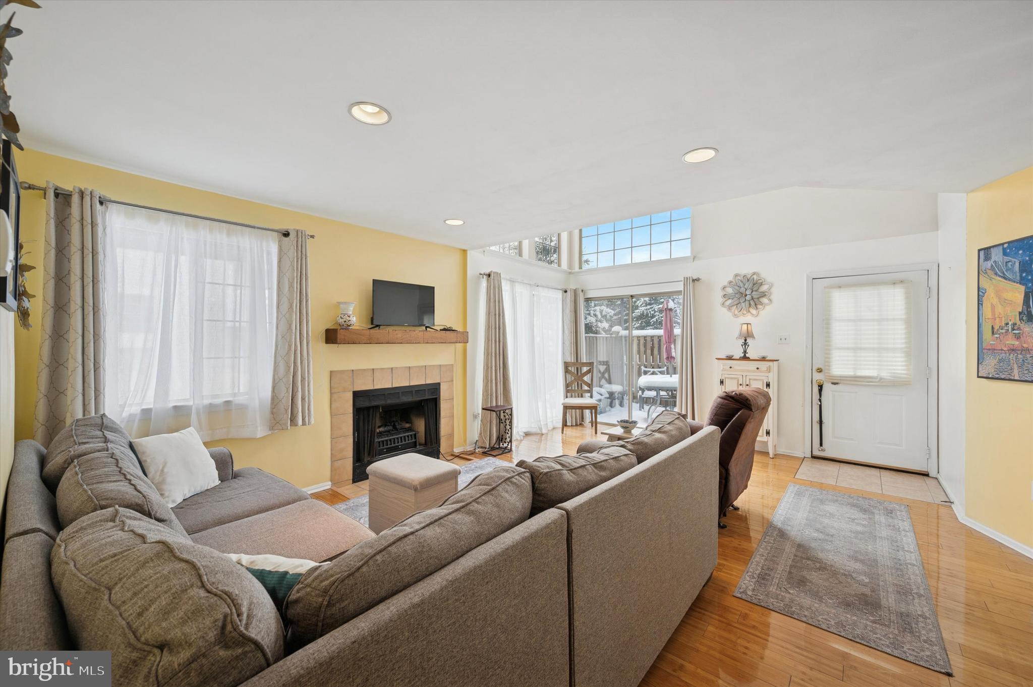 SAW MILL VALLEY - Residential