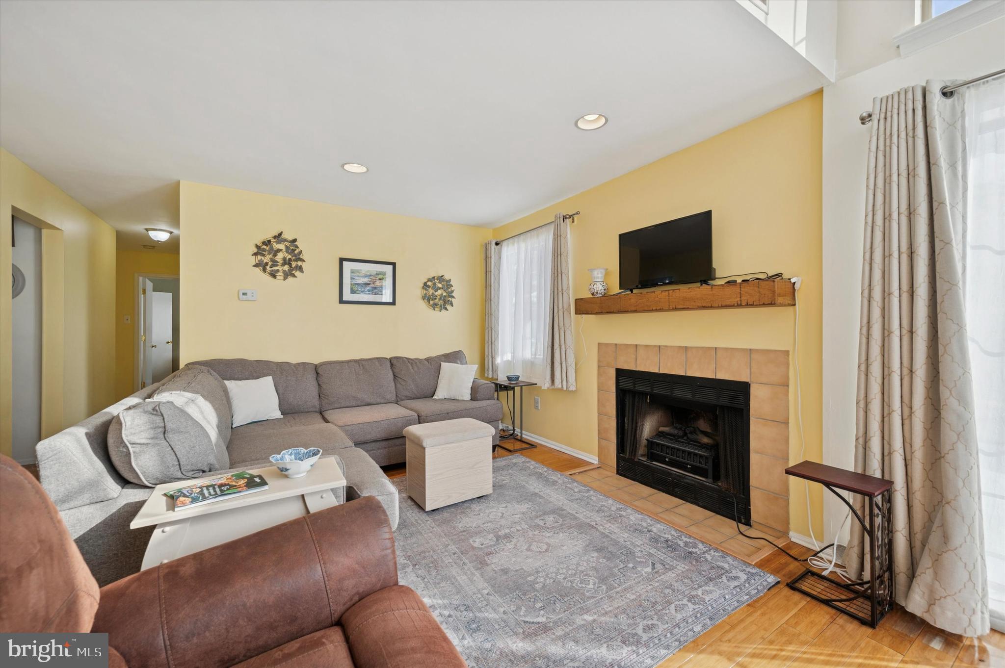 SAW MILL VALLEY - Residential