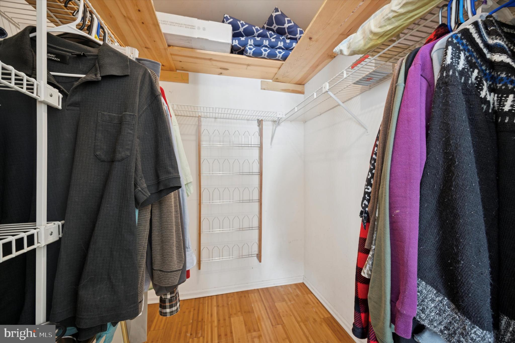 SAW MILL VALLEY - Residential