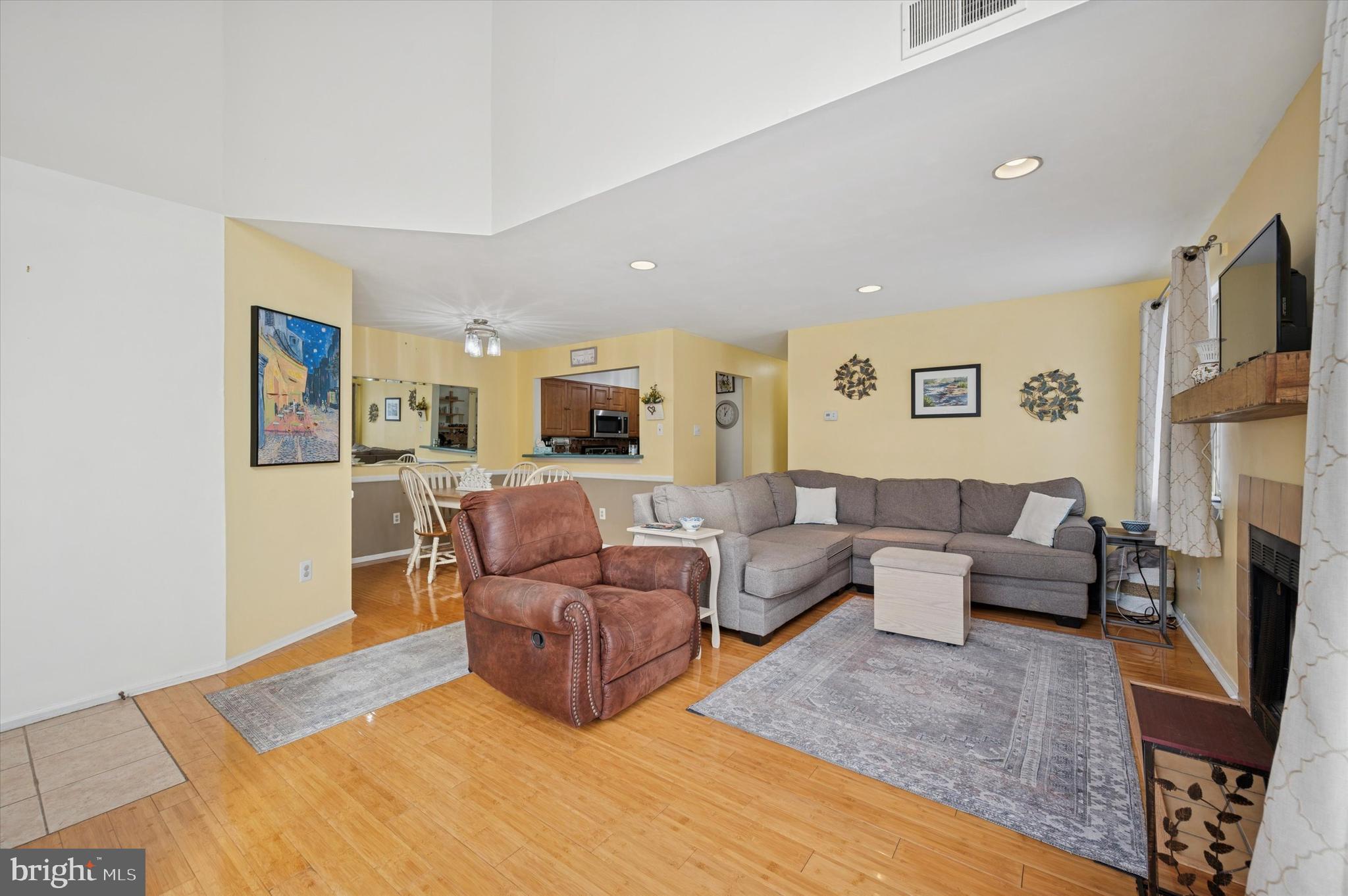 SAW MILL VALLEY - Residential