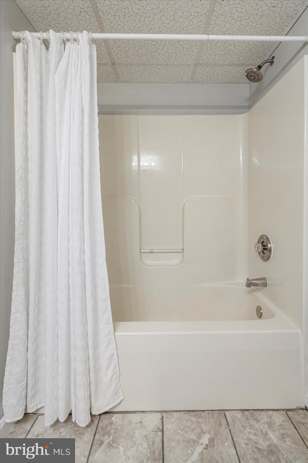 VILLAGE OF THOMAS RUN - Residential