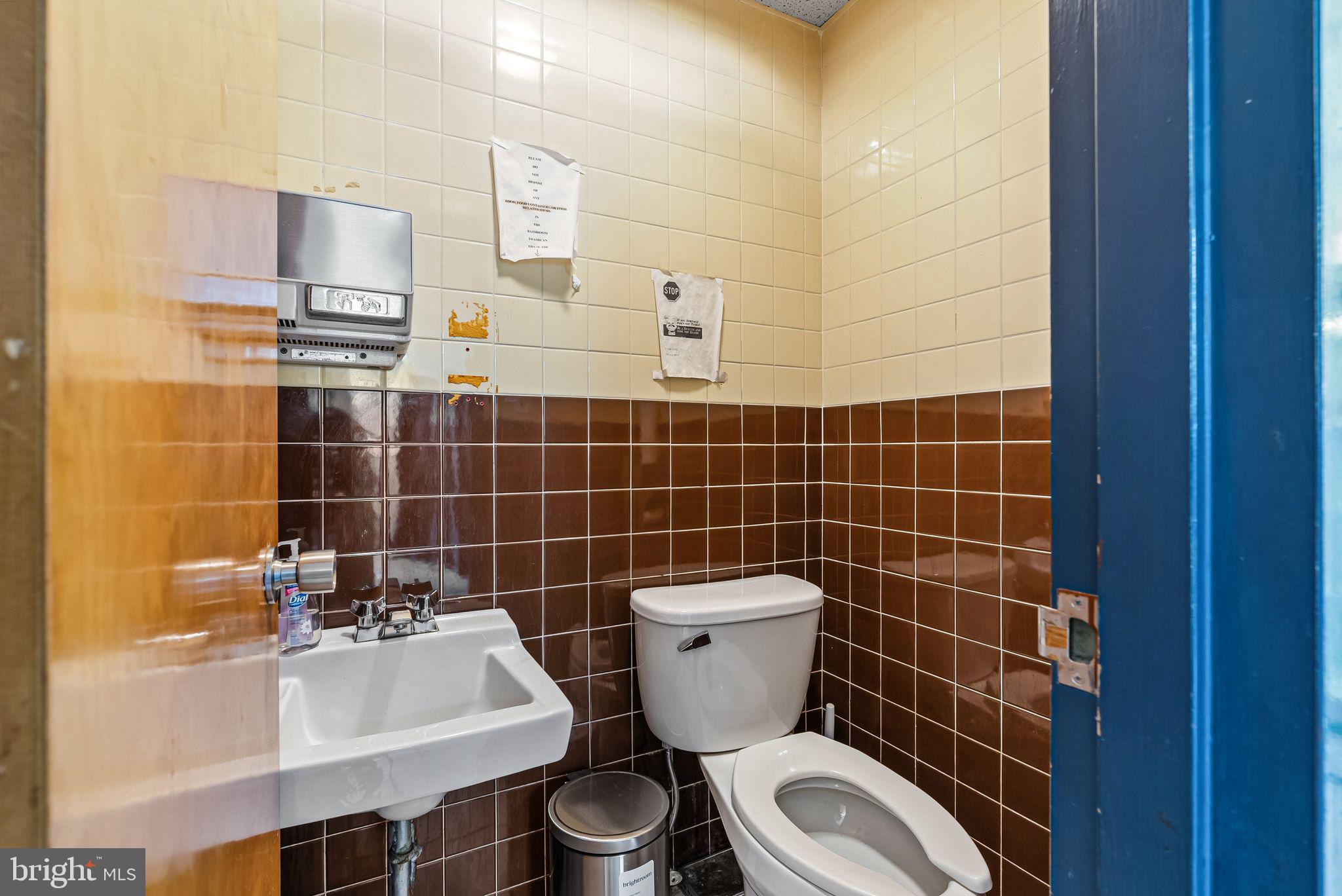GERMANTOWN (EAST) - Commercial Sale