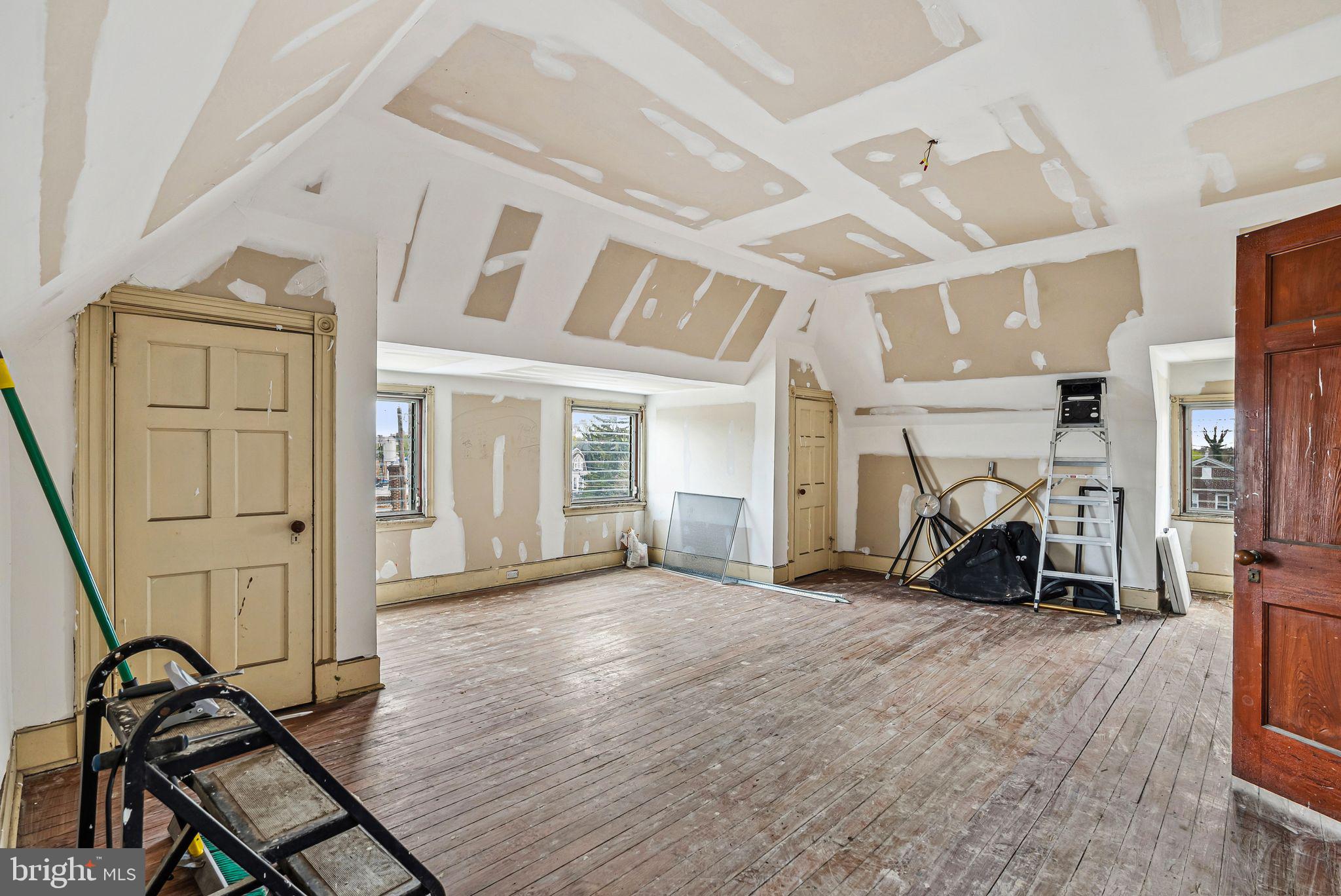 GERMANTOWN (EAST) - Commercial Sale
