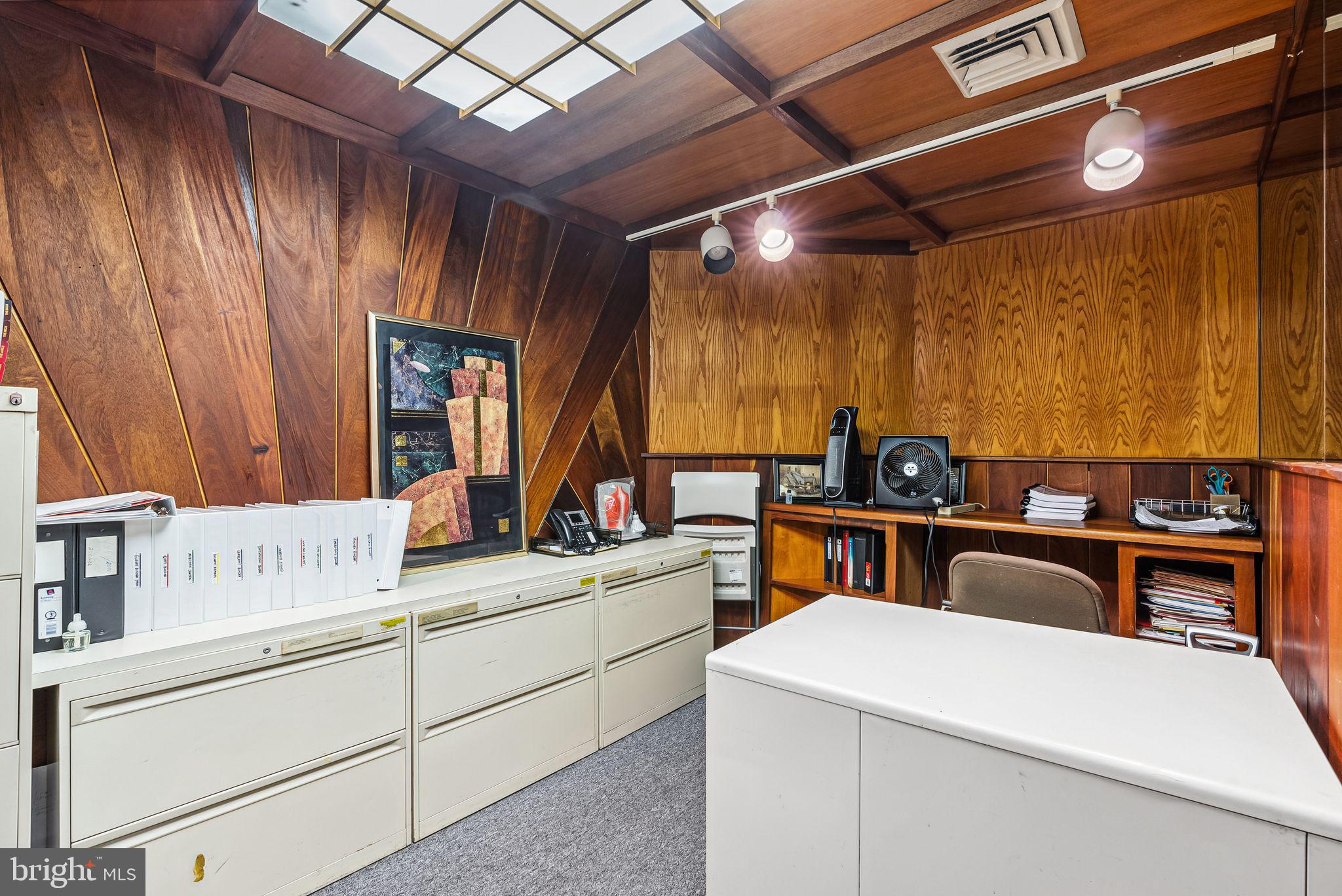 GERMANTOWN (EAST) - Commercial Sale