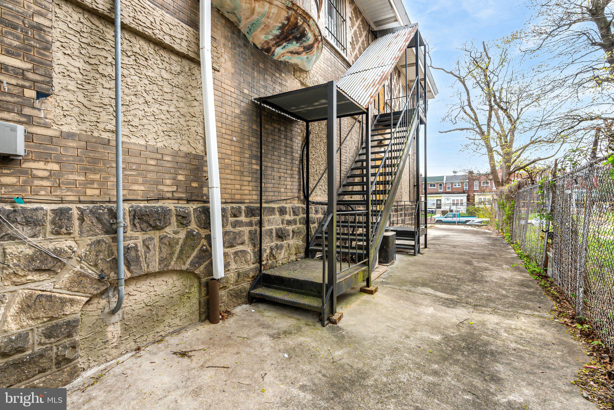 GERMANTOWN (EAST) - Commercial Sale