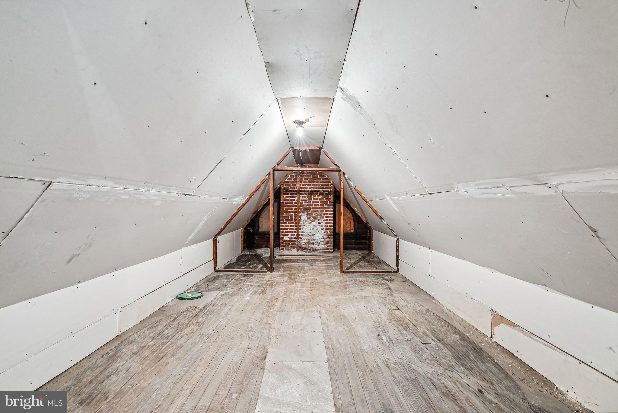 GERMANTOWN (EAST) - Commercial Sale
