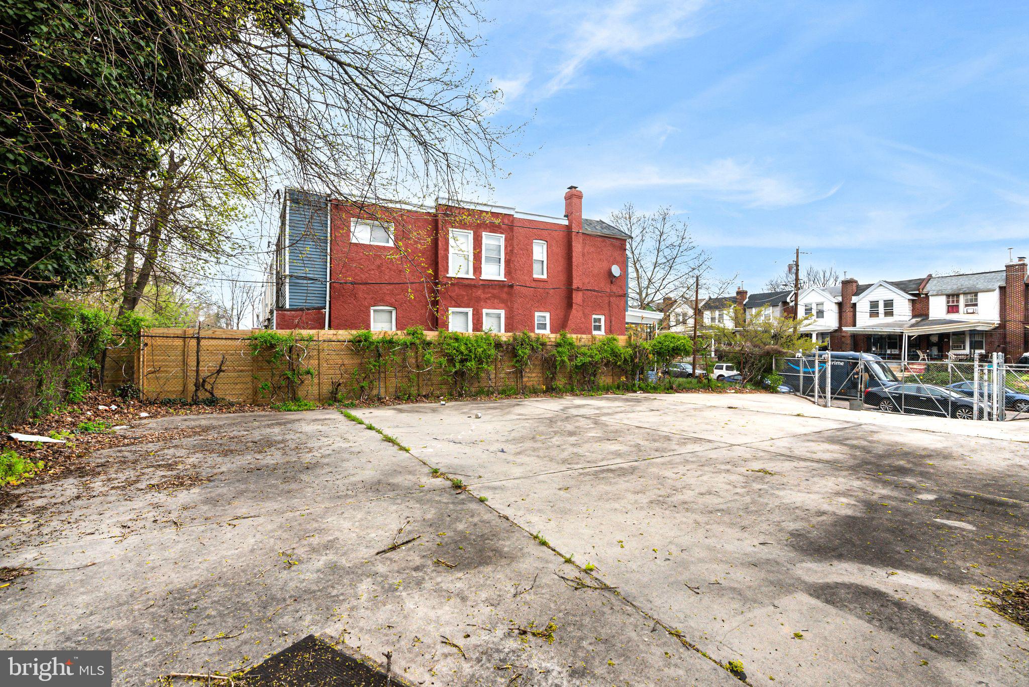 GERMANTOWN (EAST) - Commercial Sale