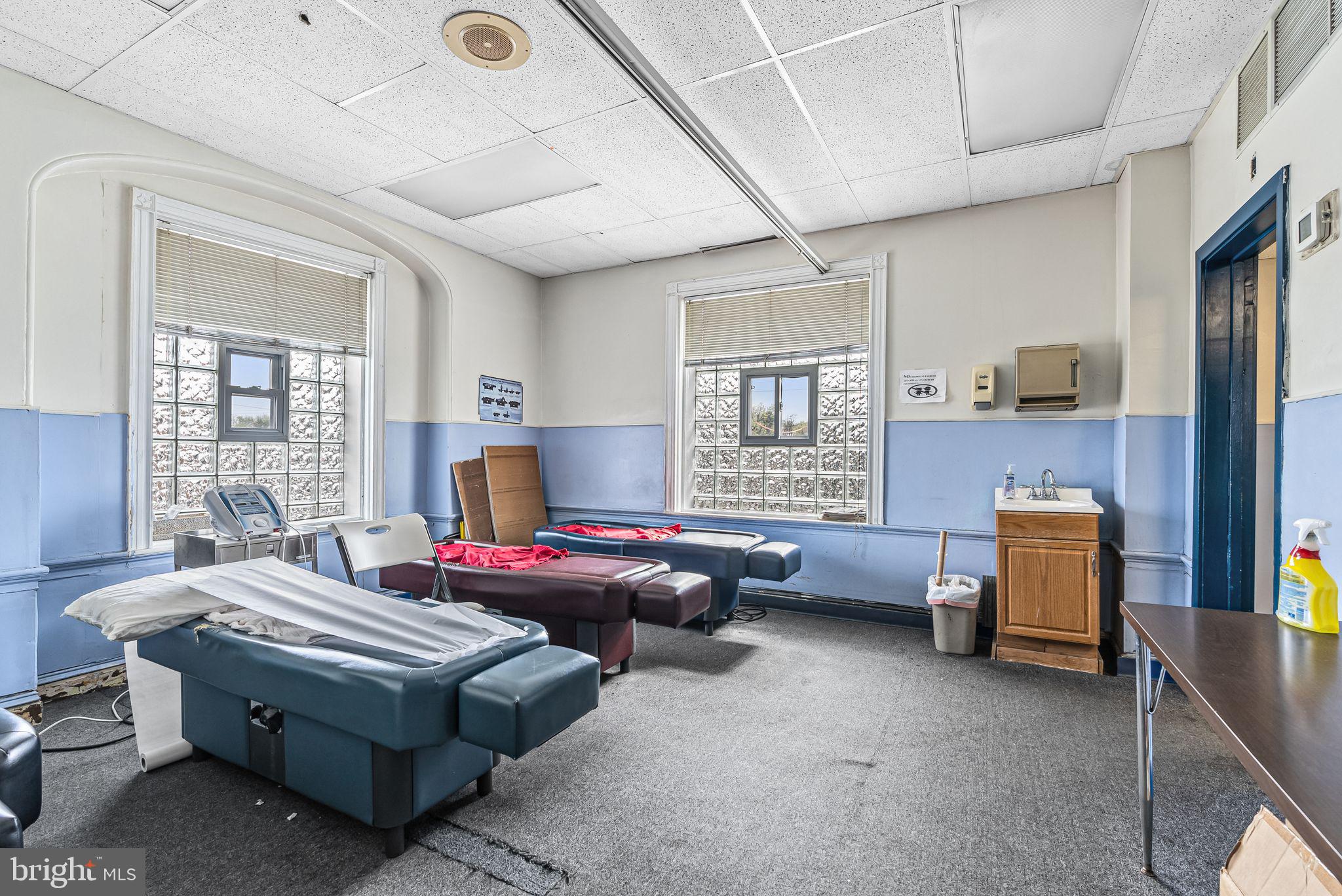 GERMANTOWN (EAST) - Commercial Sale