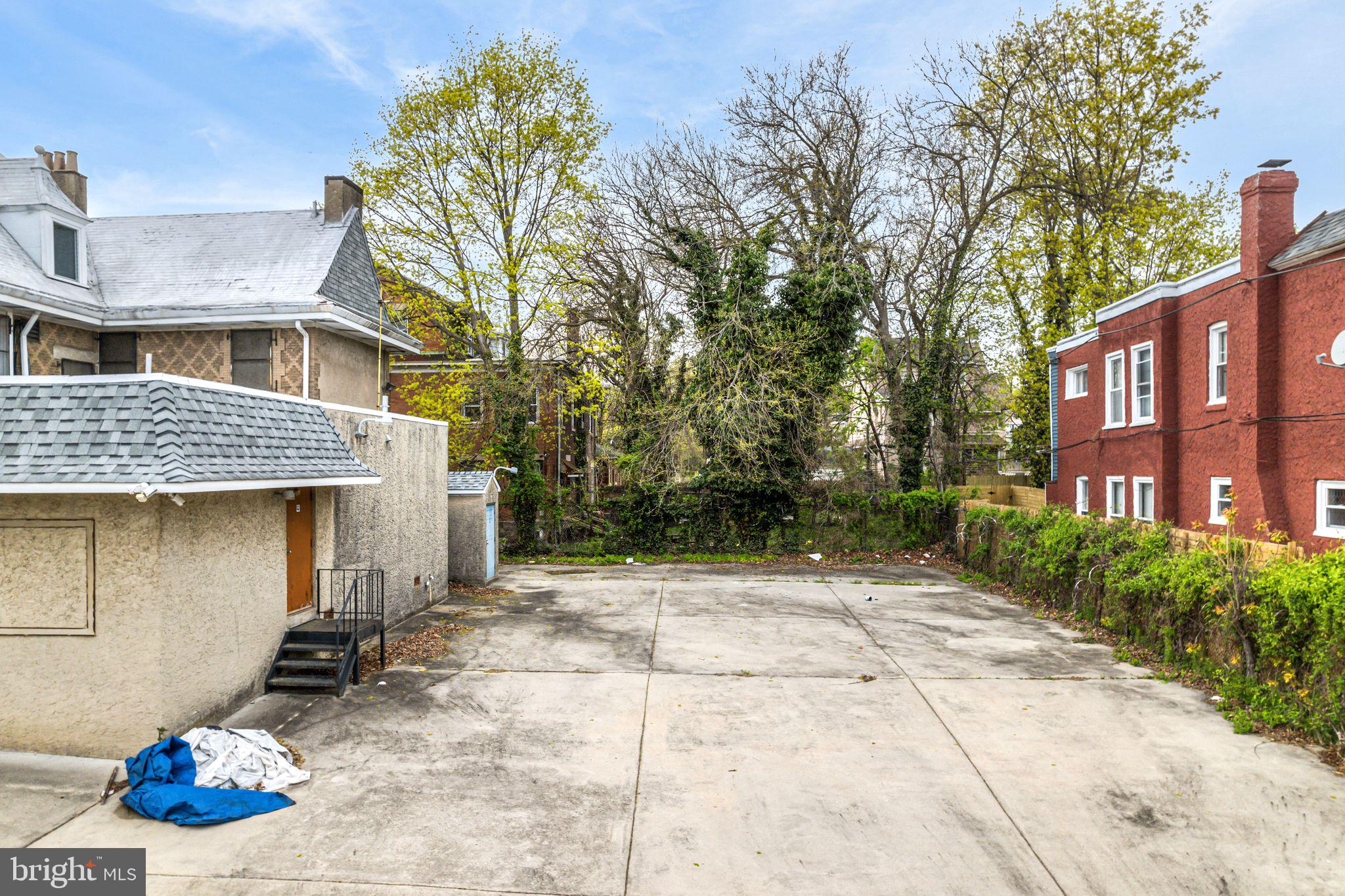 GERMANTOWN (EAST) - Commercial Sale
