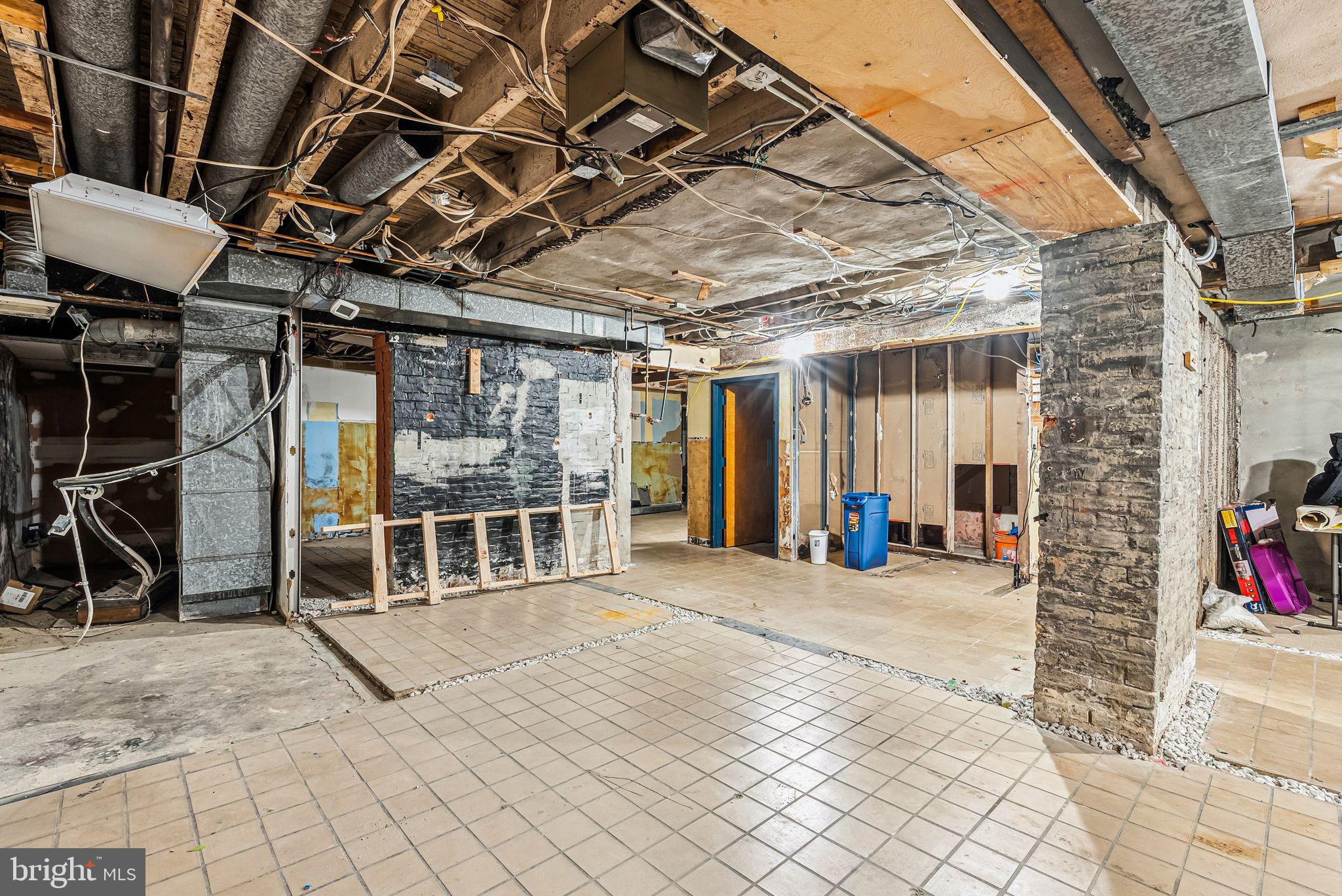 GERMANTOWN (EAST) - Commercial Sale