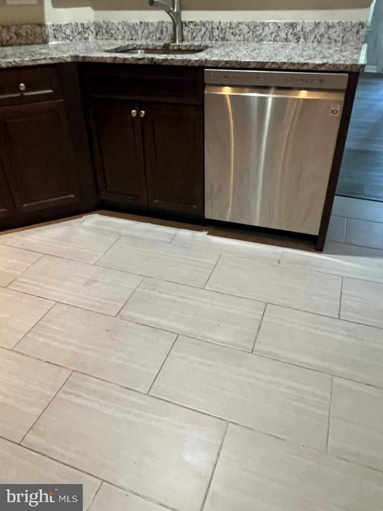 DEVON COURT - Residential