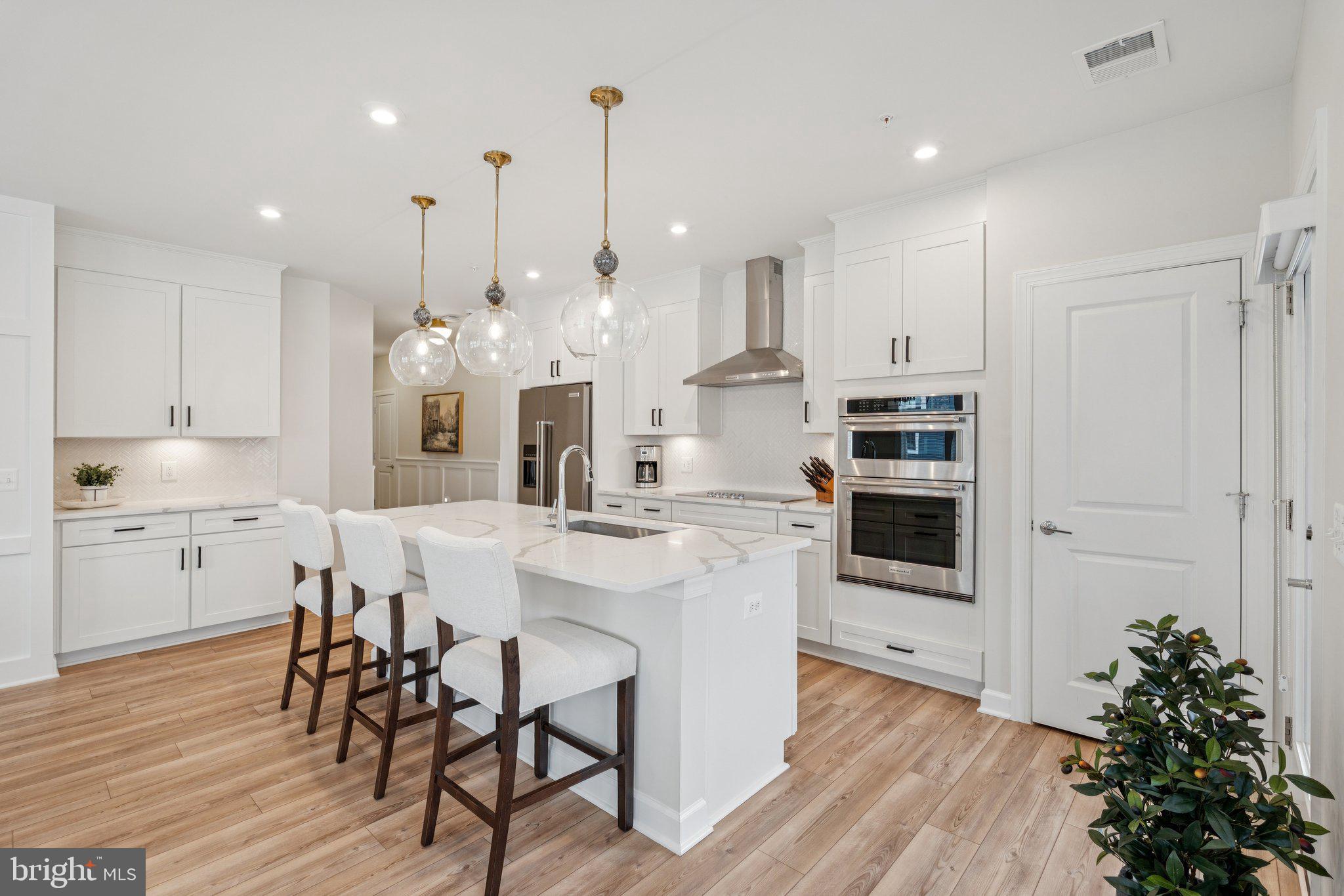 21630 HAWKSBILL HIGH CIRCLE 302
